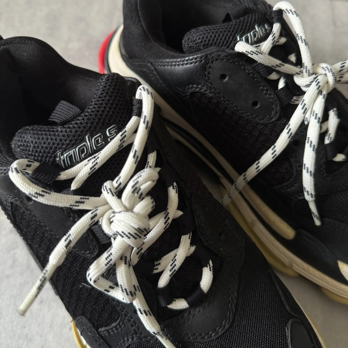 (EUR42/US9) Balenciaga Triple S Black White Red