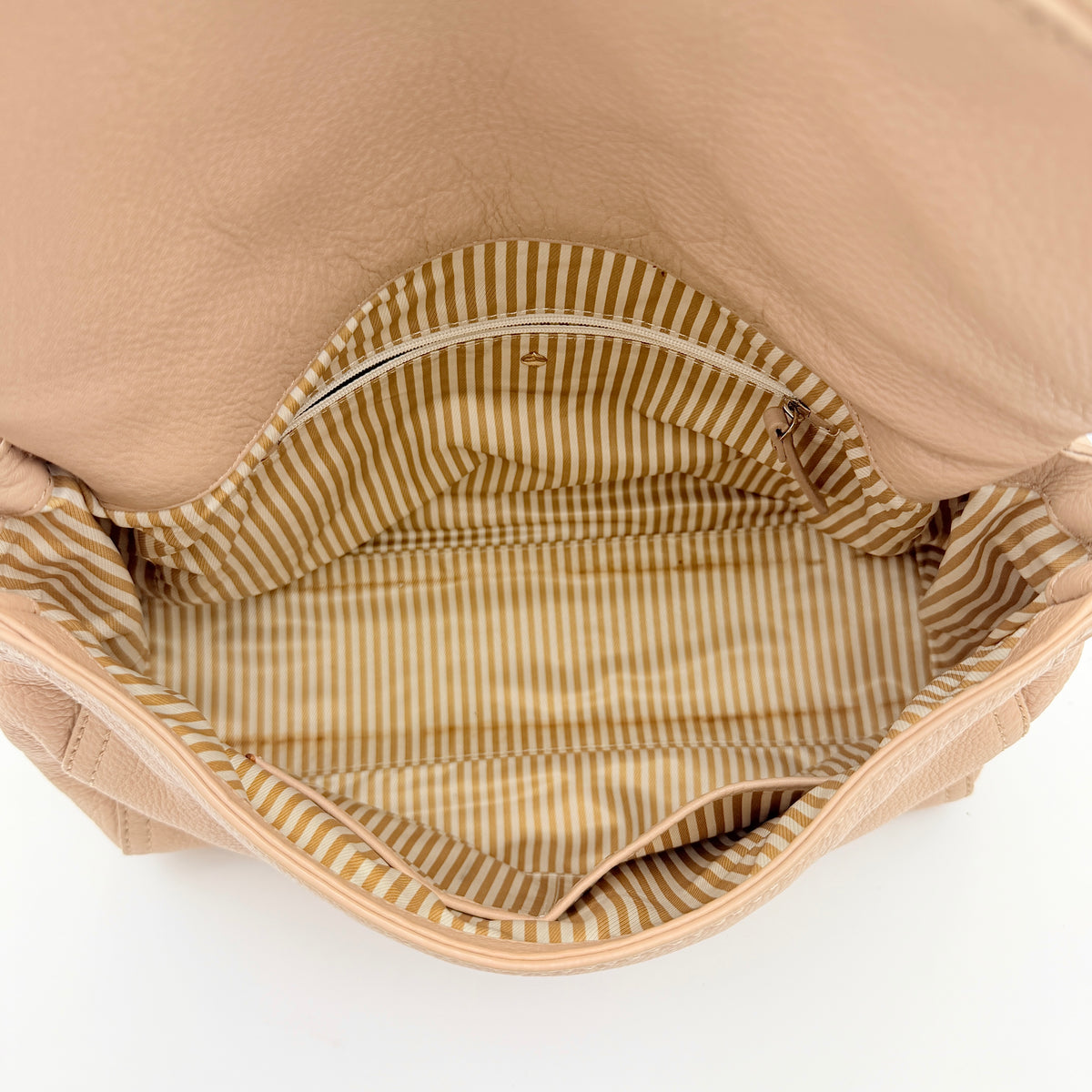 Kate Spade Cobble Hill Little Minka in beige pebbled leather with both top handle and detachable strap displayed.