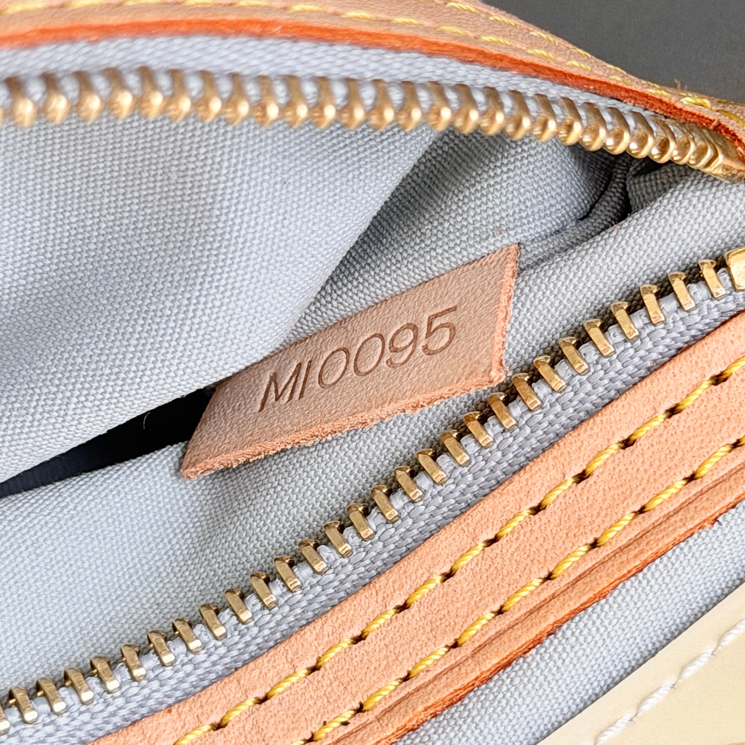 Louis Vuitton Monogram Vernis Reade PM Handbag Perle