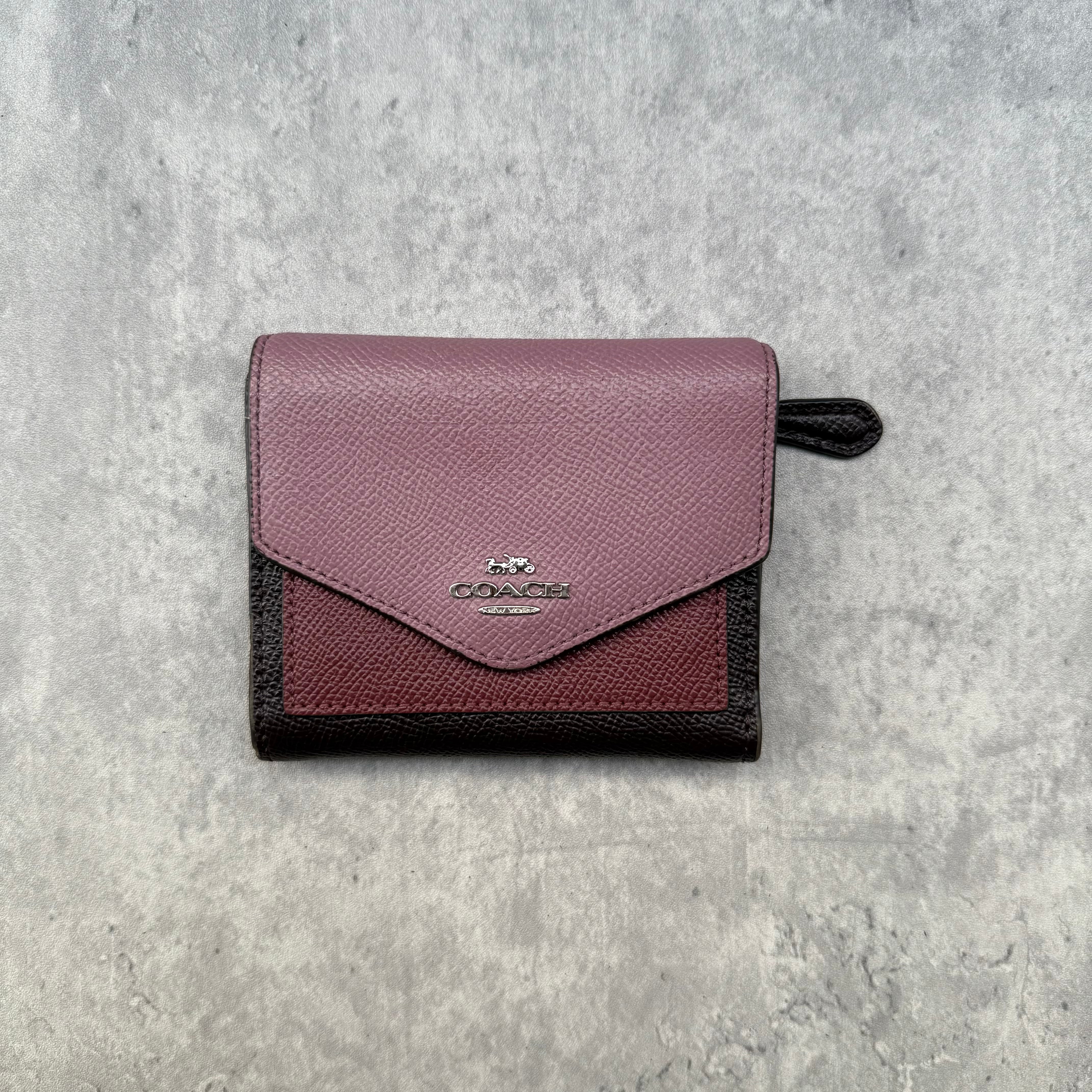 Coach Jasmine Colour-Block Small Wallet in plum, burgundy, and black pebbled leather with zip coin pocket