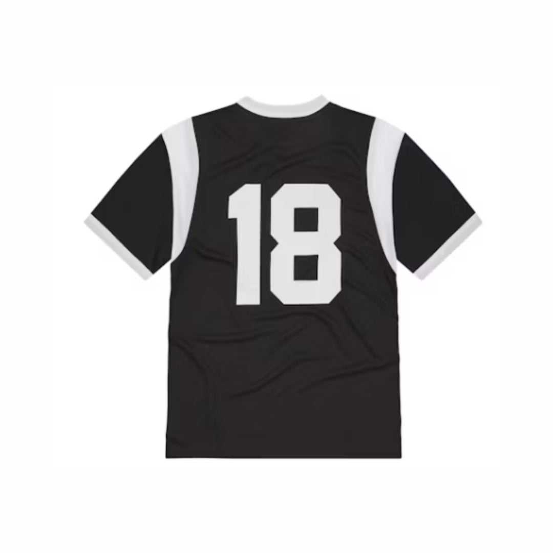 Corteiz Freshman 18 Jersey in Black – varsity-inspired style with front logo and bold “18” back print. A pre-loved athletic streetwear staple.