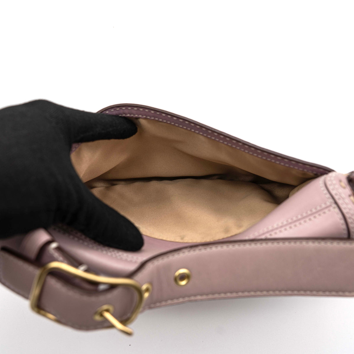Coach Hamptons Turnlock Shoulder Bag in lilac purple leather with gold-tone hardware and contrast stitching, shown from the front.