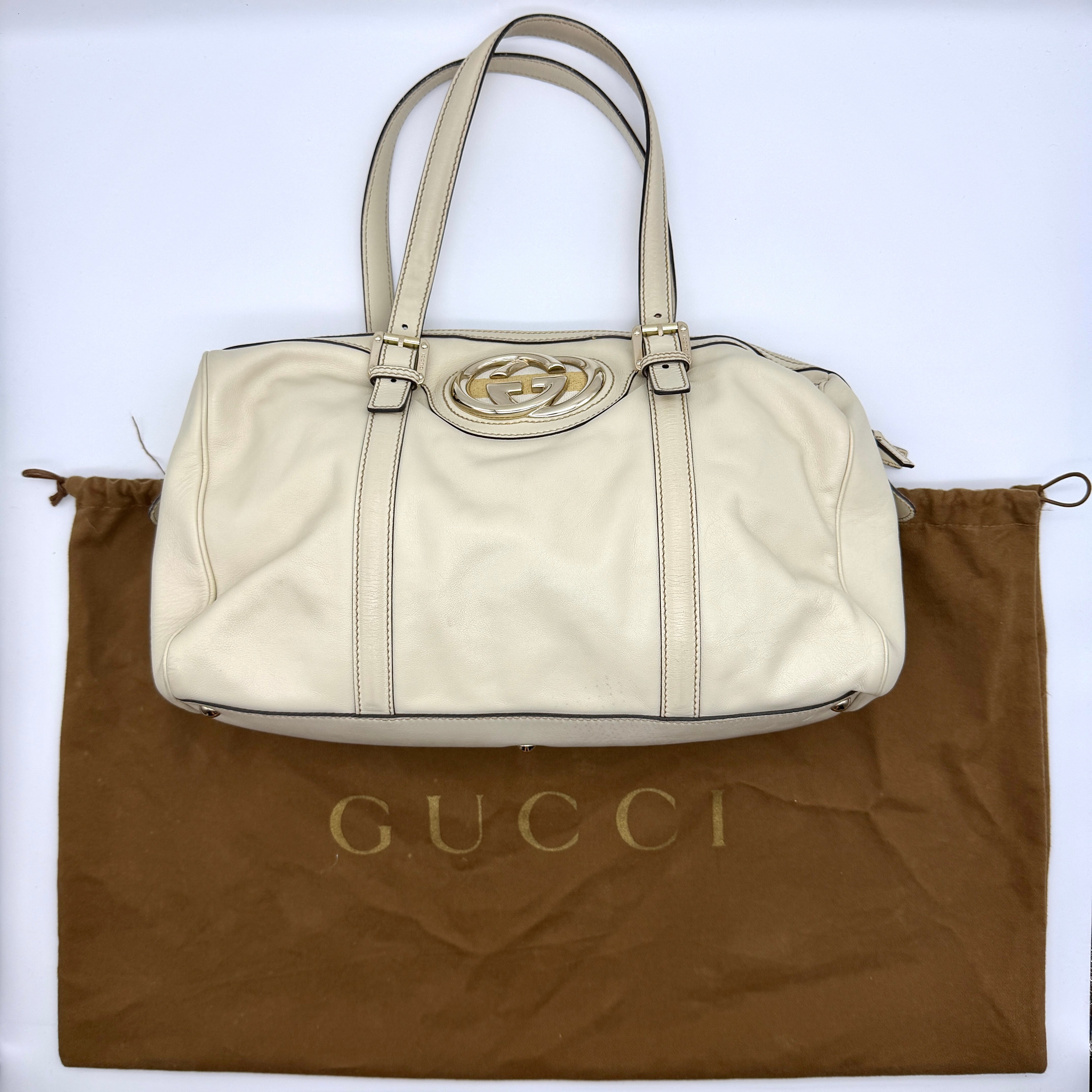 Gucci GG Shoulder Bag in beige leather with gold-tone double G hardware, adjustable straps, and zip closure — pre-loved.