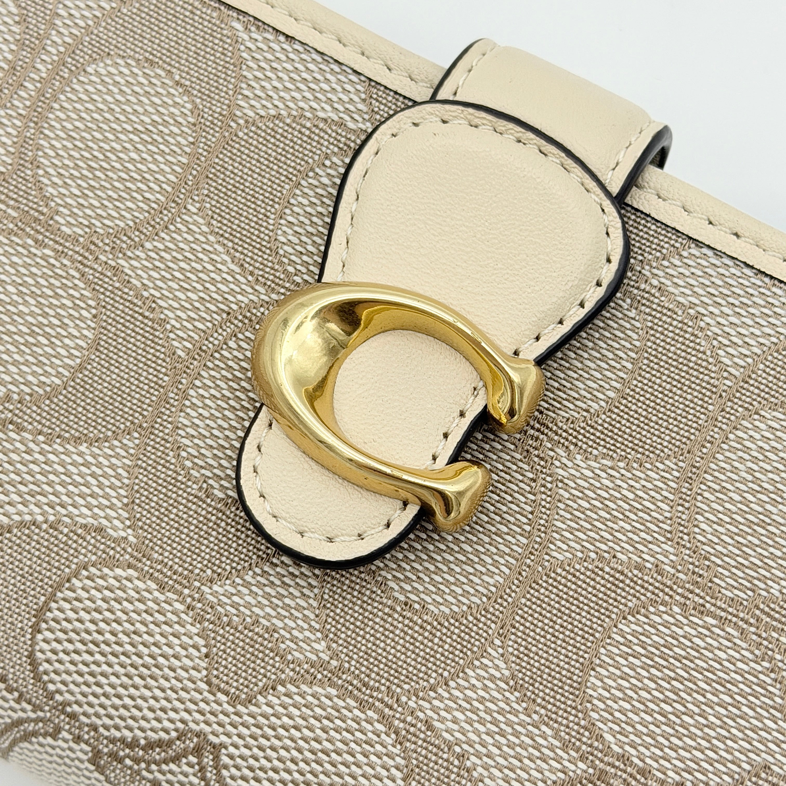 Coach Signature Tabby Medium Wallet Grey/Beige