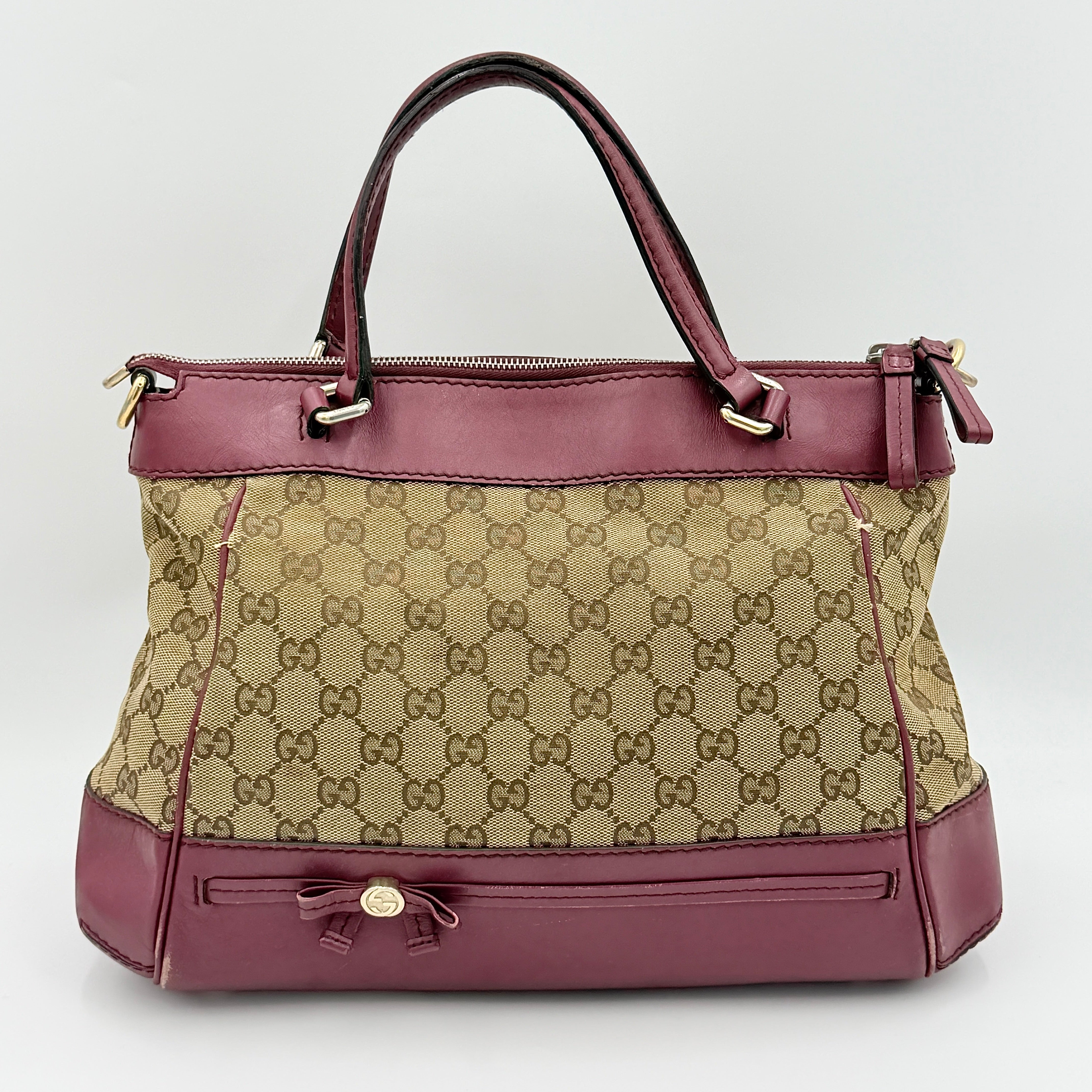 Gucci Mayfair Bow 2Way shoulder bag in beige GG monogram canvas with red leather trim, shown with detachable strap.