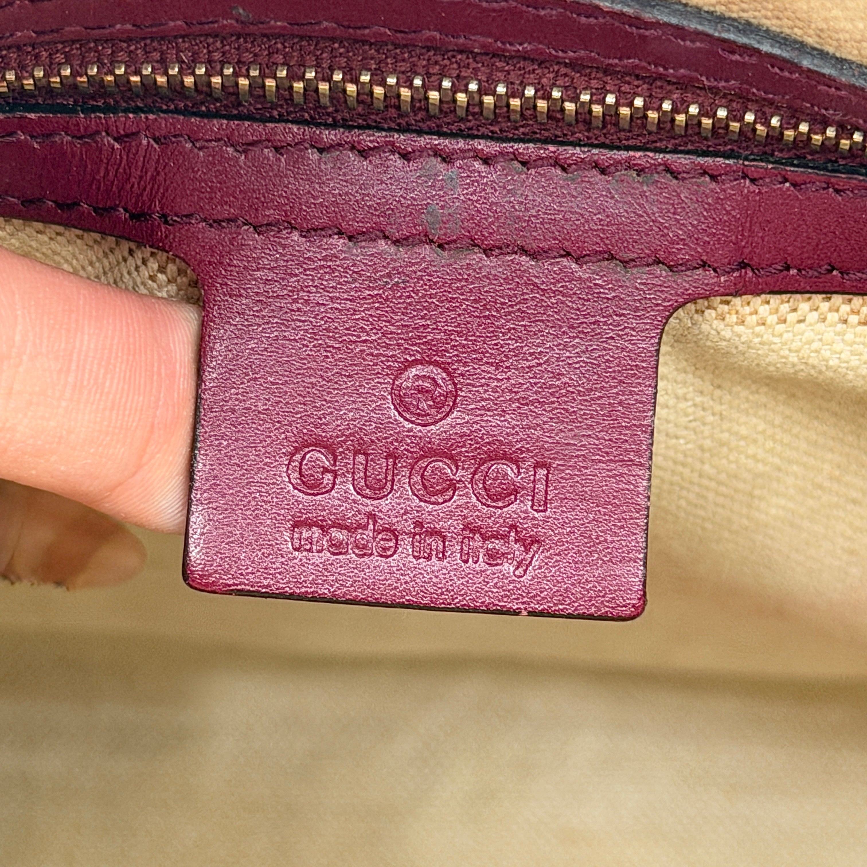 Gucci Mayfair Bow 2Way shoulder bag in beige GG monogram canvas with red leather trim, shown with detachable strap.