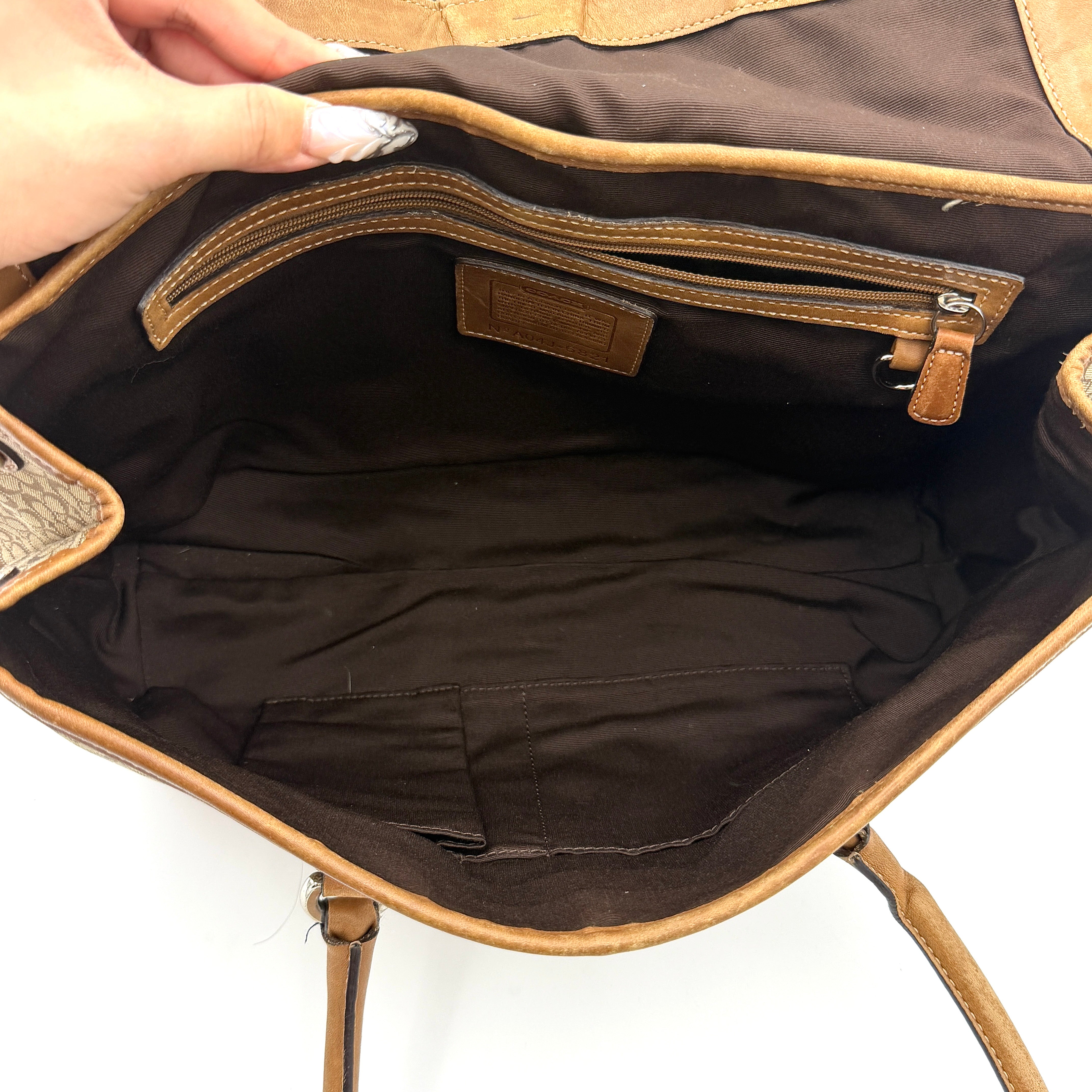 Coach Y2K Signature Soho Shoulder Bag Beige/Tan