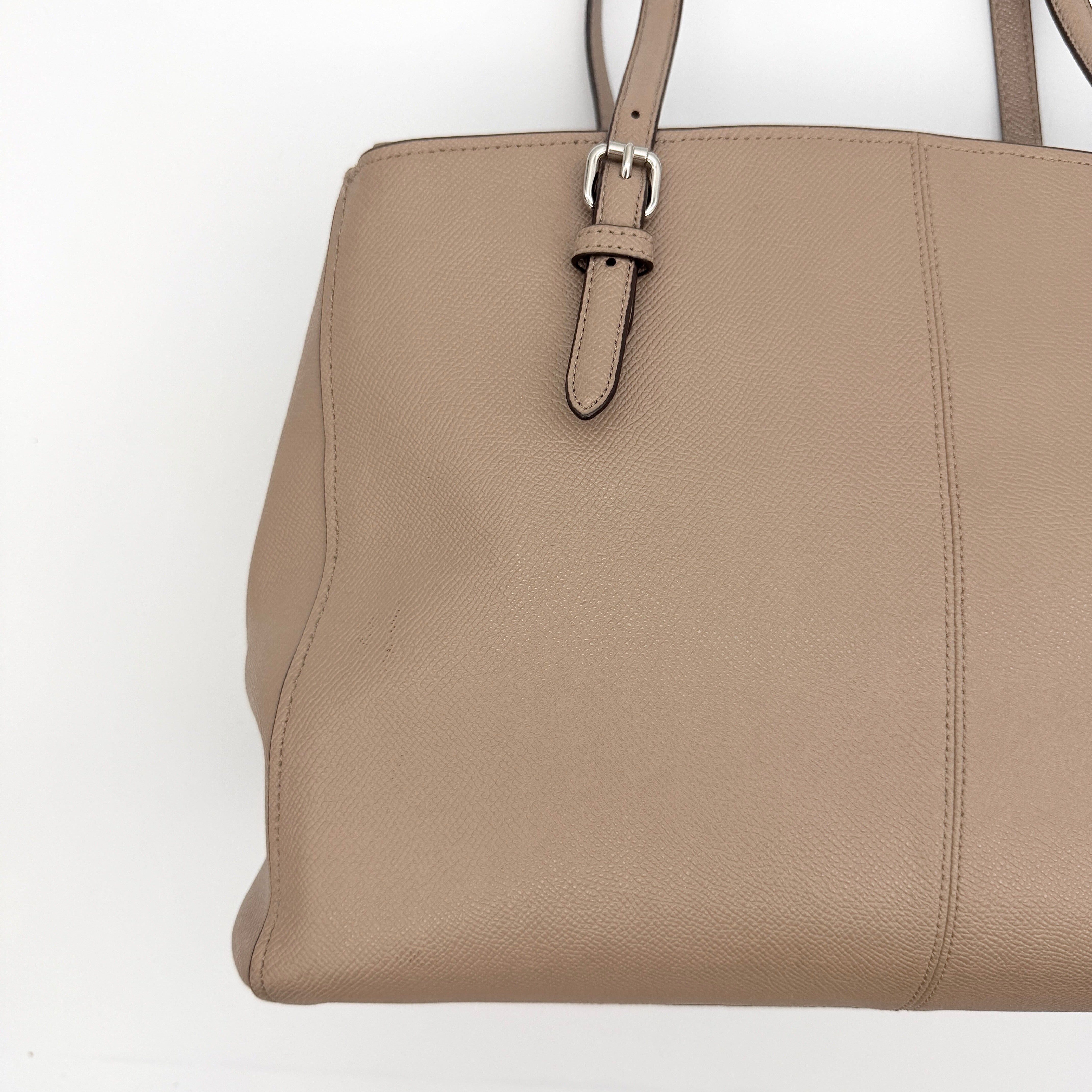 Coach Turnlock Carryall Shoulder Bag in light brown grained leather with silver hardware and double shoulder straps.