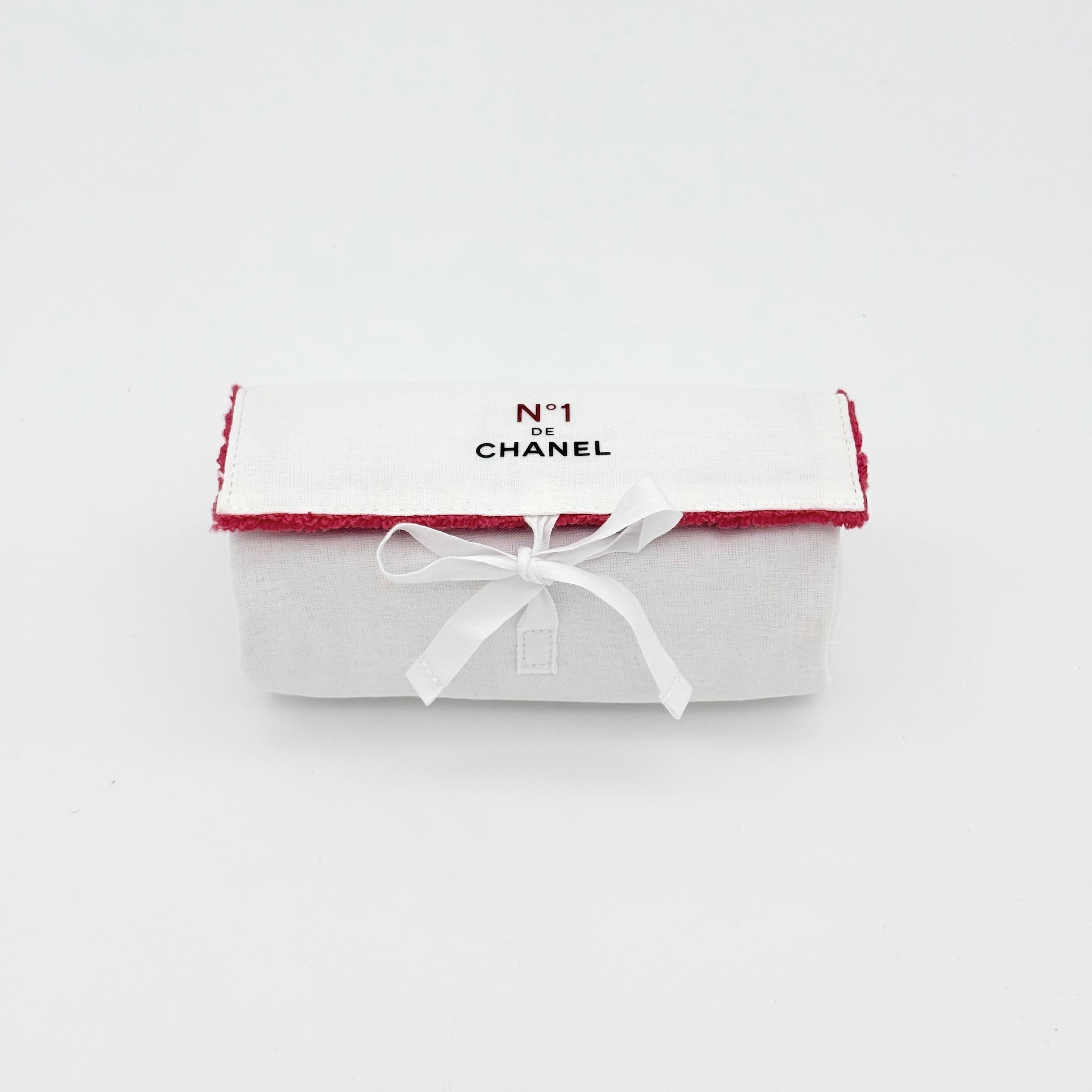 Chanel N°1 de Chanel Roll Cotton Pouch White/Red