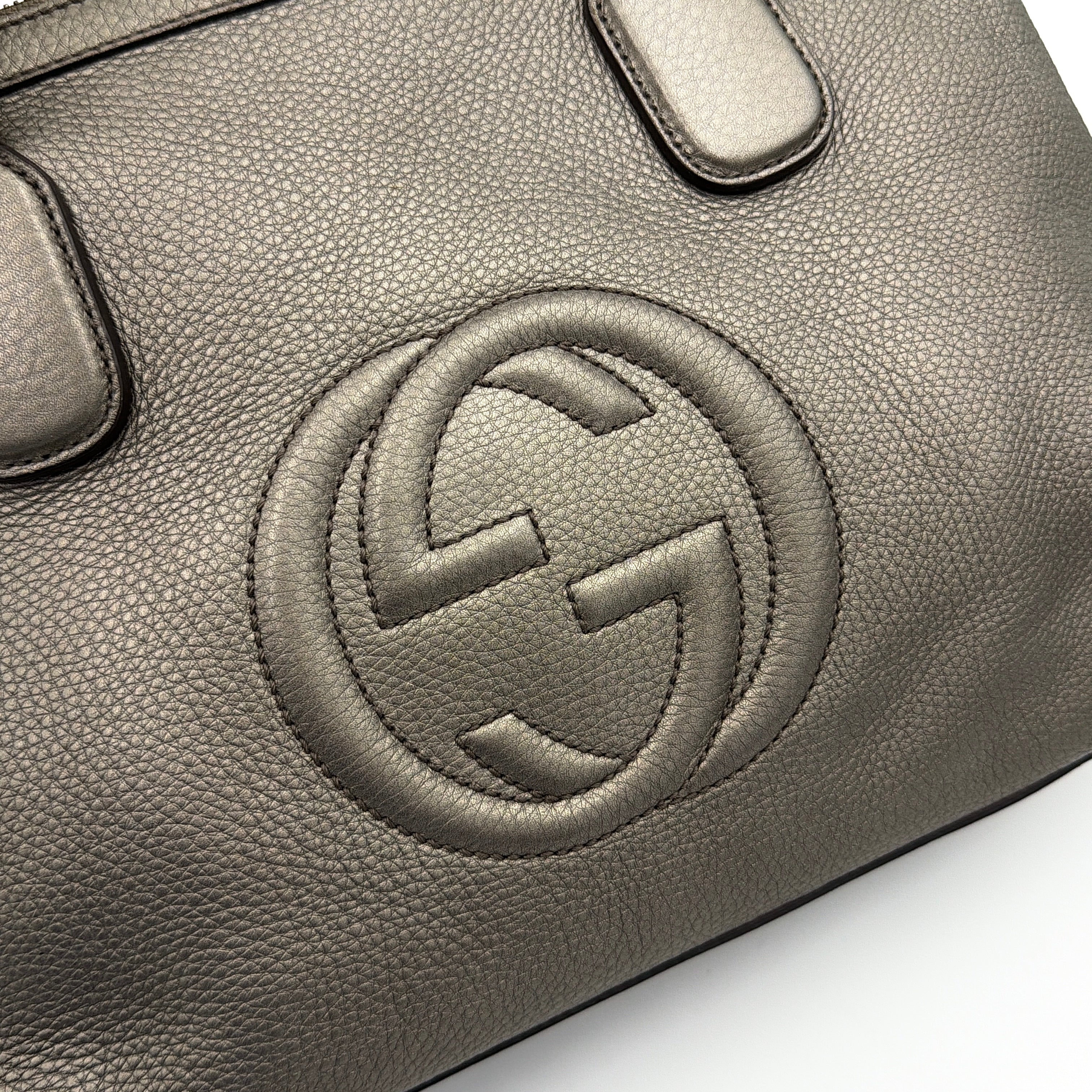 Gucci GG Soho Shoulder Bag in grey pebbled leather, featuring dual top handles, oversized stitched GG logo, and a leather tassel zip pull.