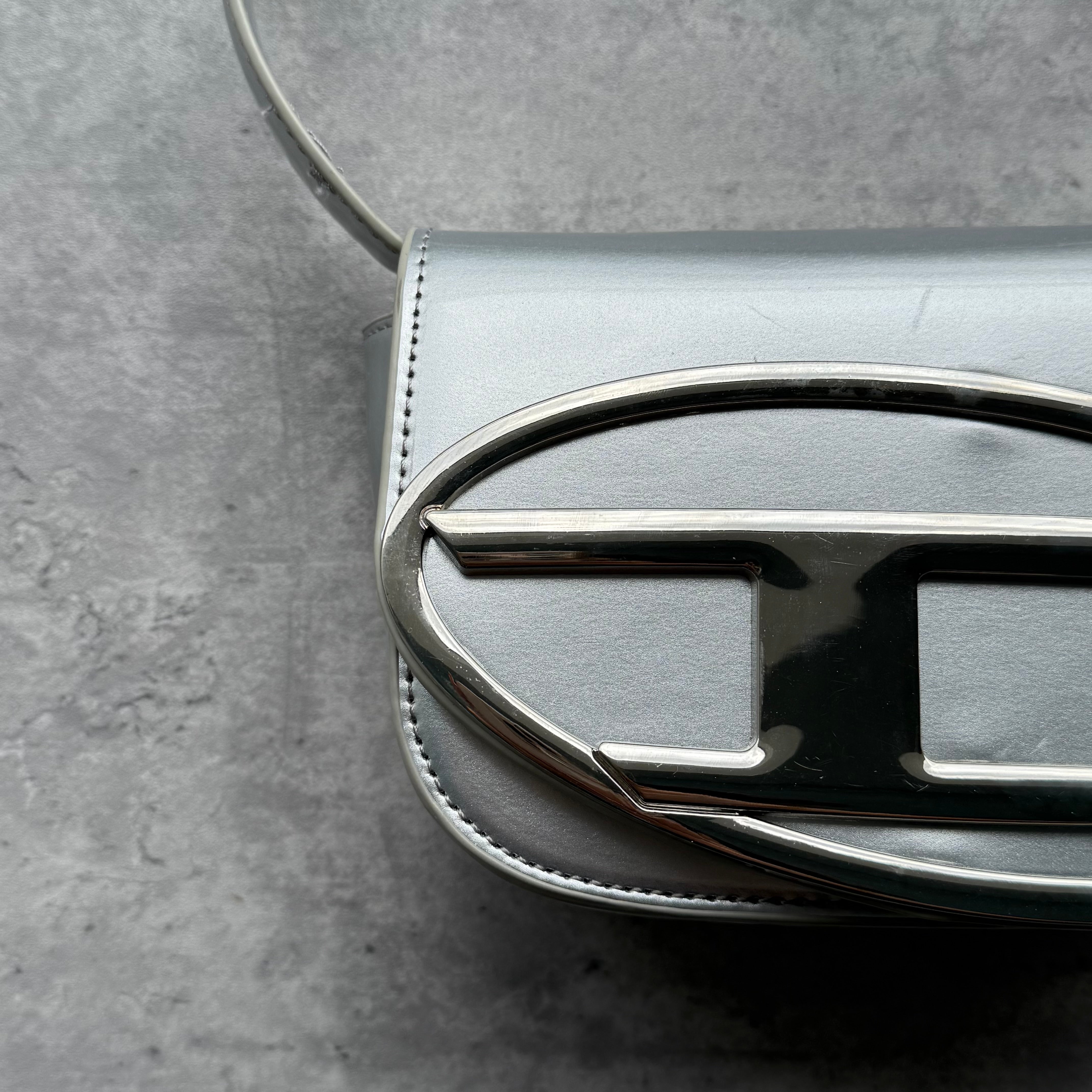 Diesel 1DR Shoulder Bag Metallic/Matte Silver