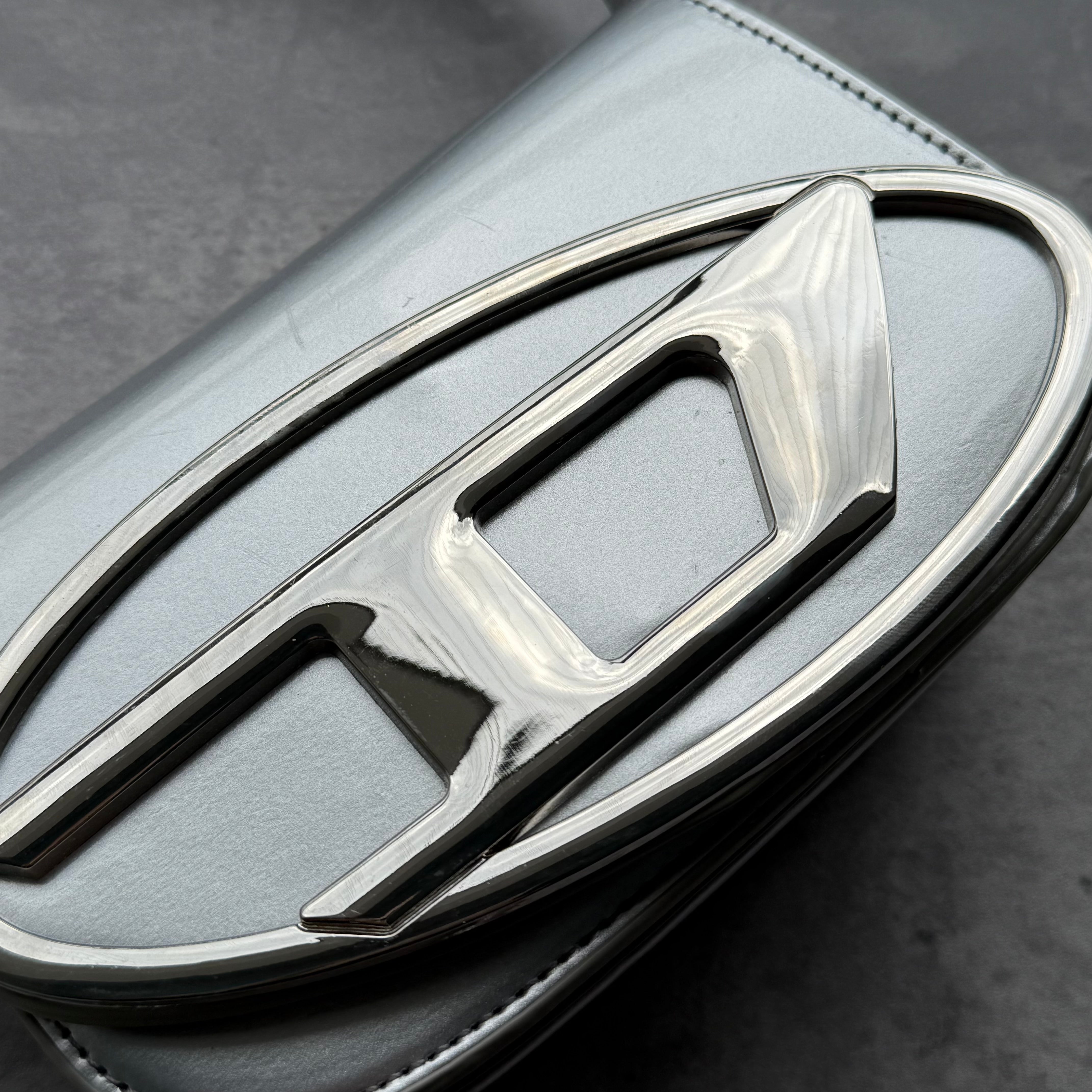 Diesel 1DR Shoulder Bag Metallic/Matte Silver