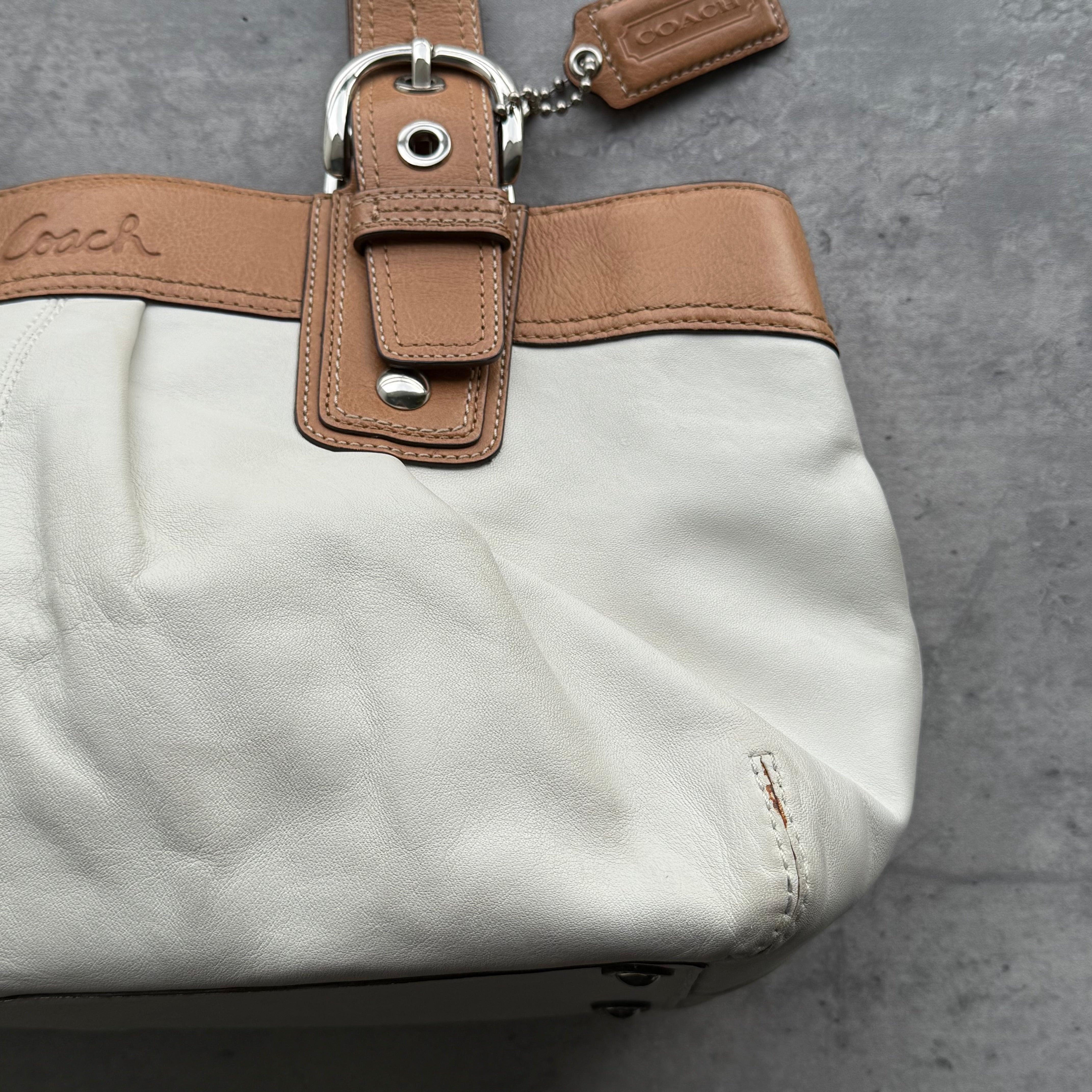 Coach Soho Buckle ToteBag Tan/White