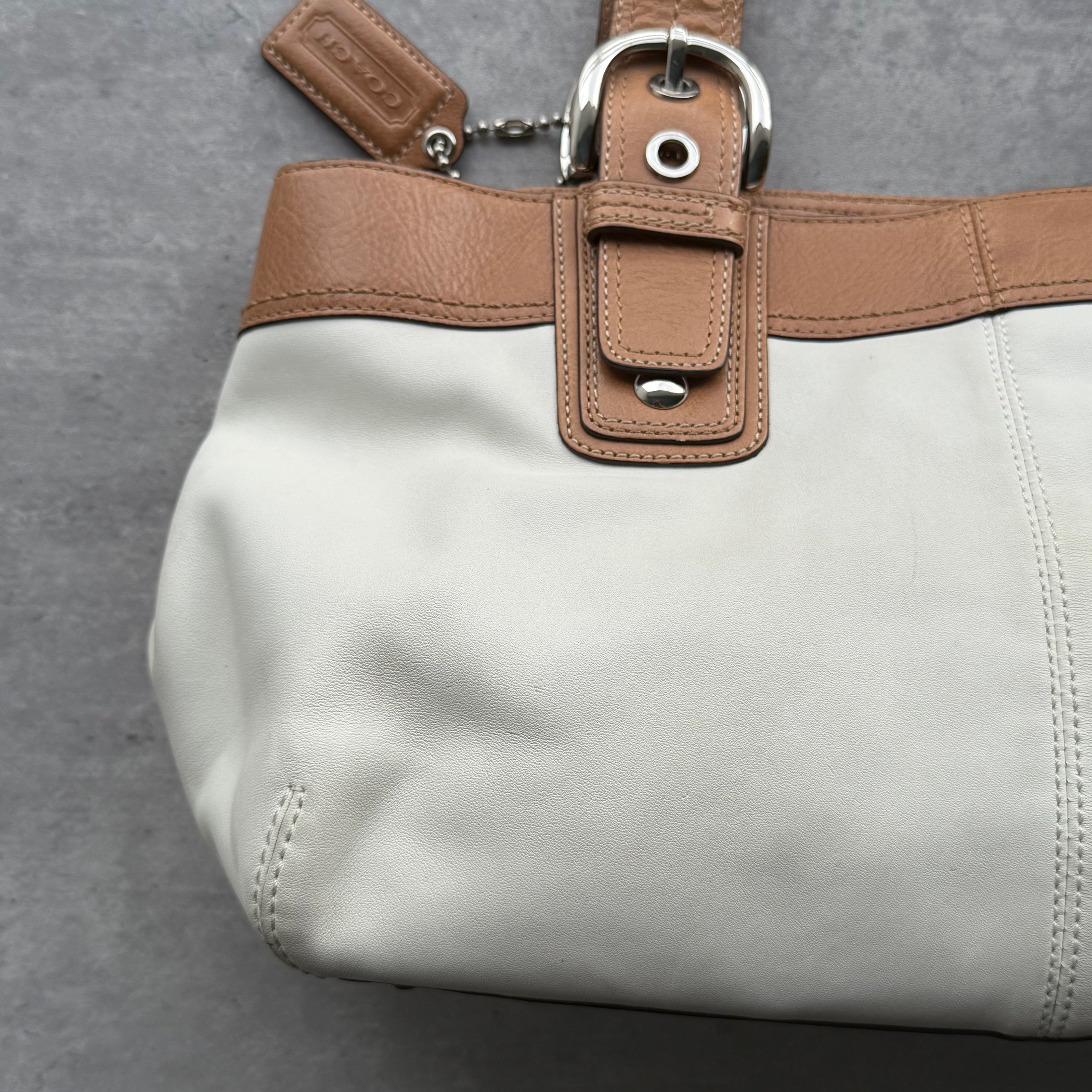 Coach Soho Buckle ToteBag Tan/White