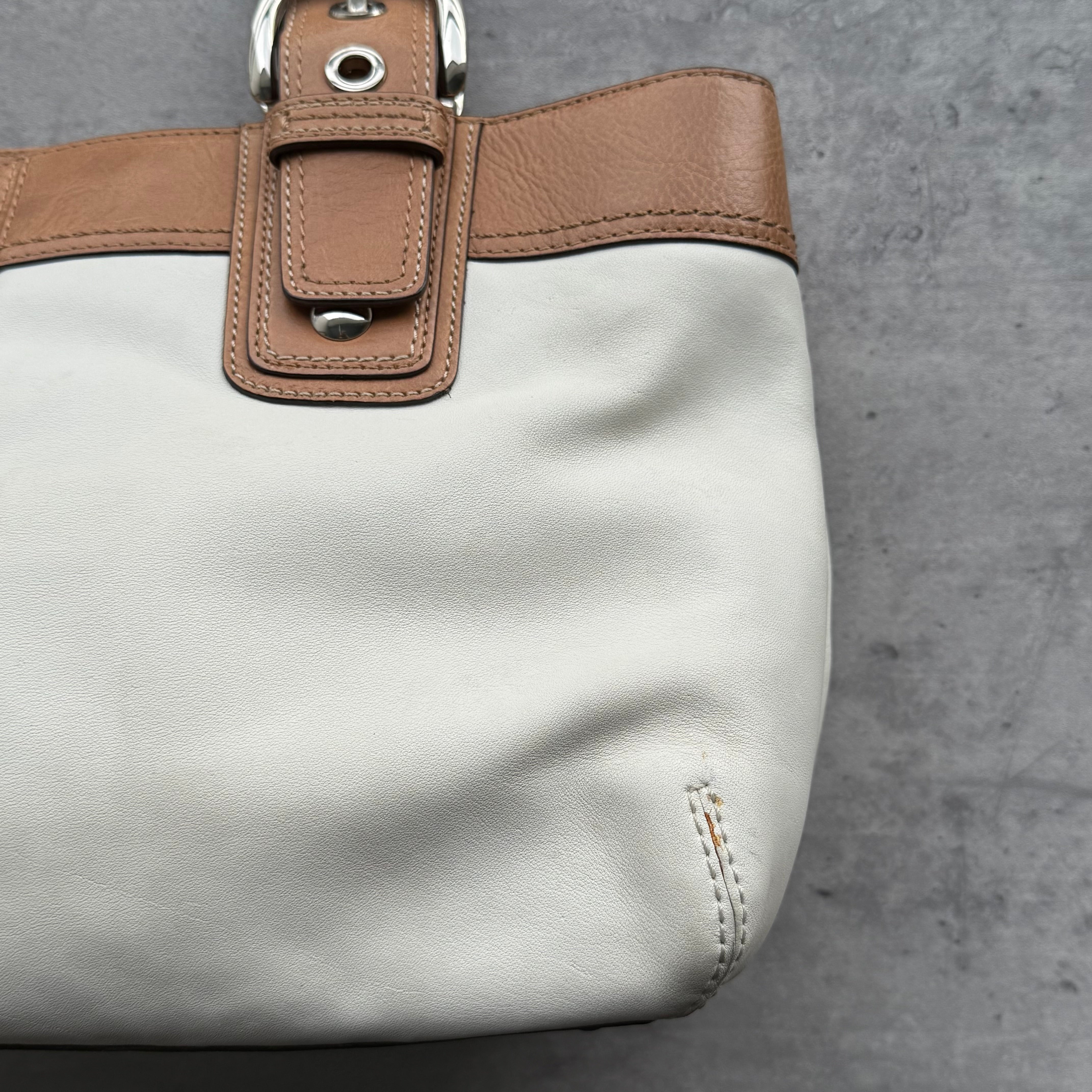 Coach Soho Buckle ToteBag Tan/White