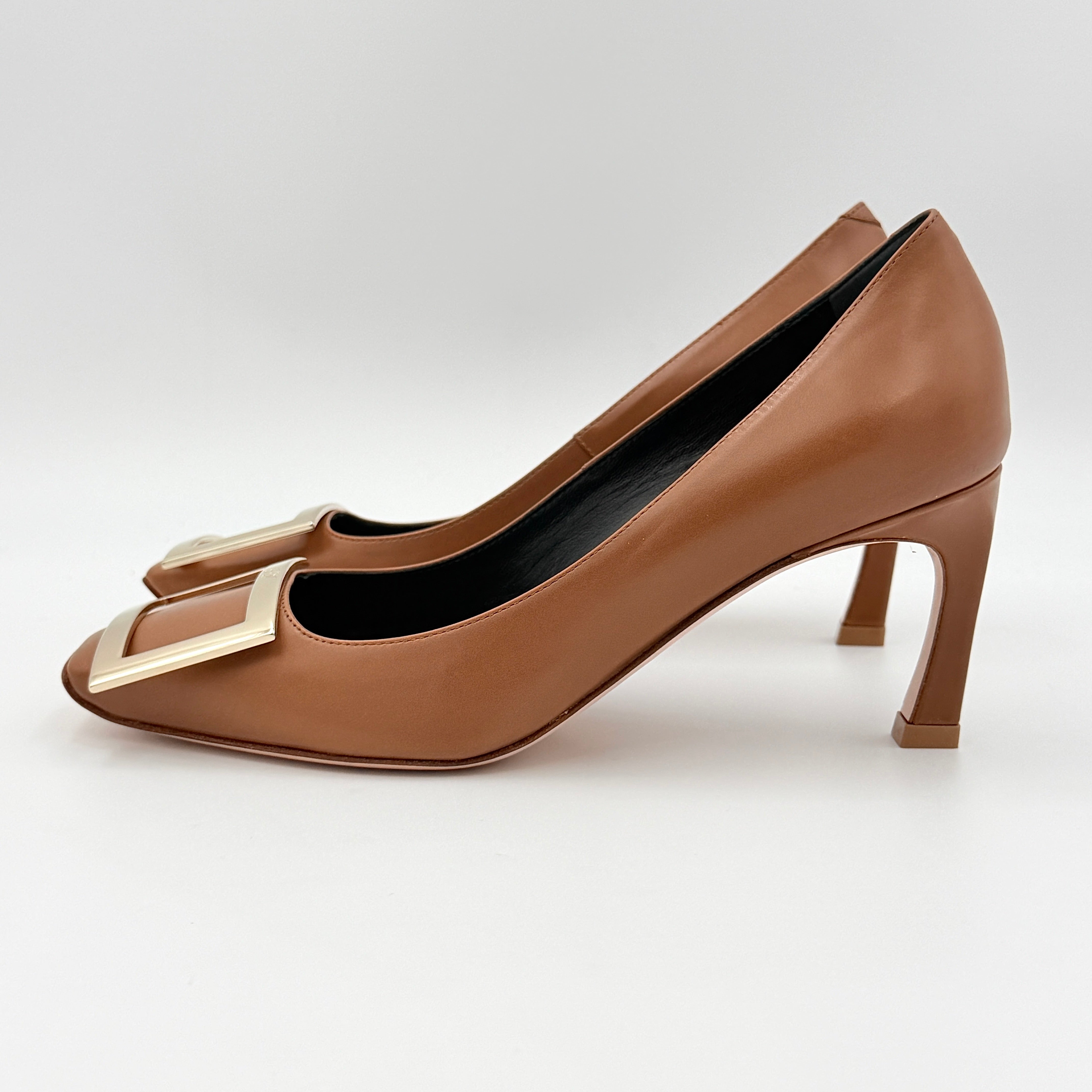 A pair of Roger Vivier Belle Vivier Trompette leather pumps in brown with gold-tone signature buckle and squared toe.