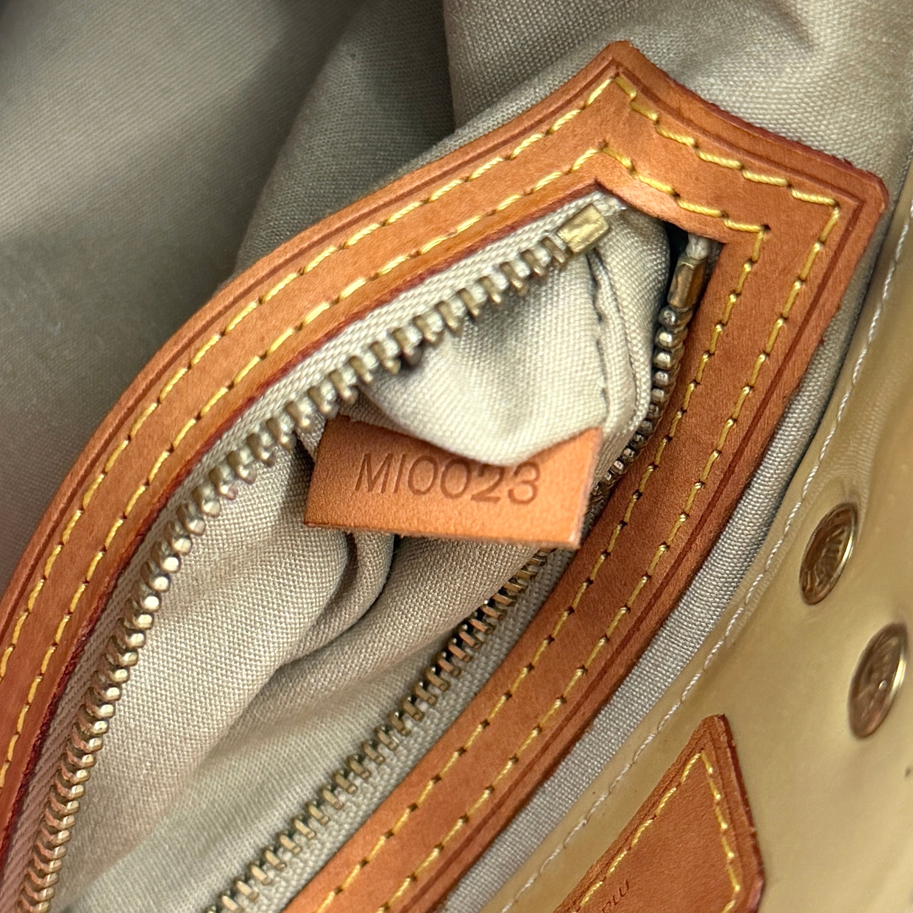 Louis Vuitton Monogram Vernis Reade PM Shoulder Bag Black