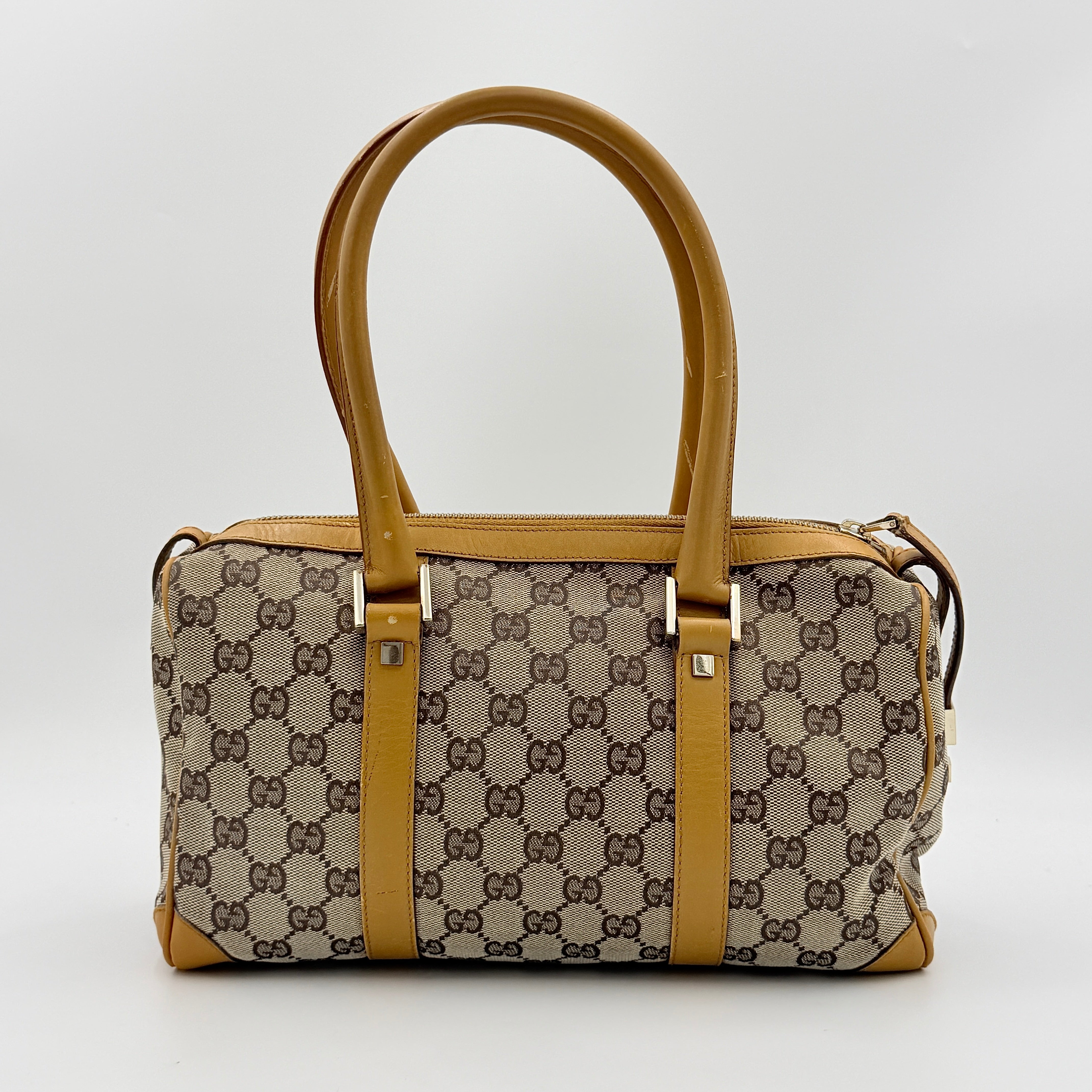 Gucci Abbey Mini Boston shoulder bag in beige GG monogram canvas with caramel leather trim and silver-tone hardware.