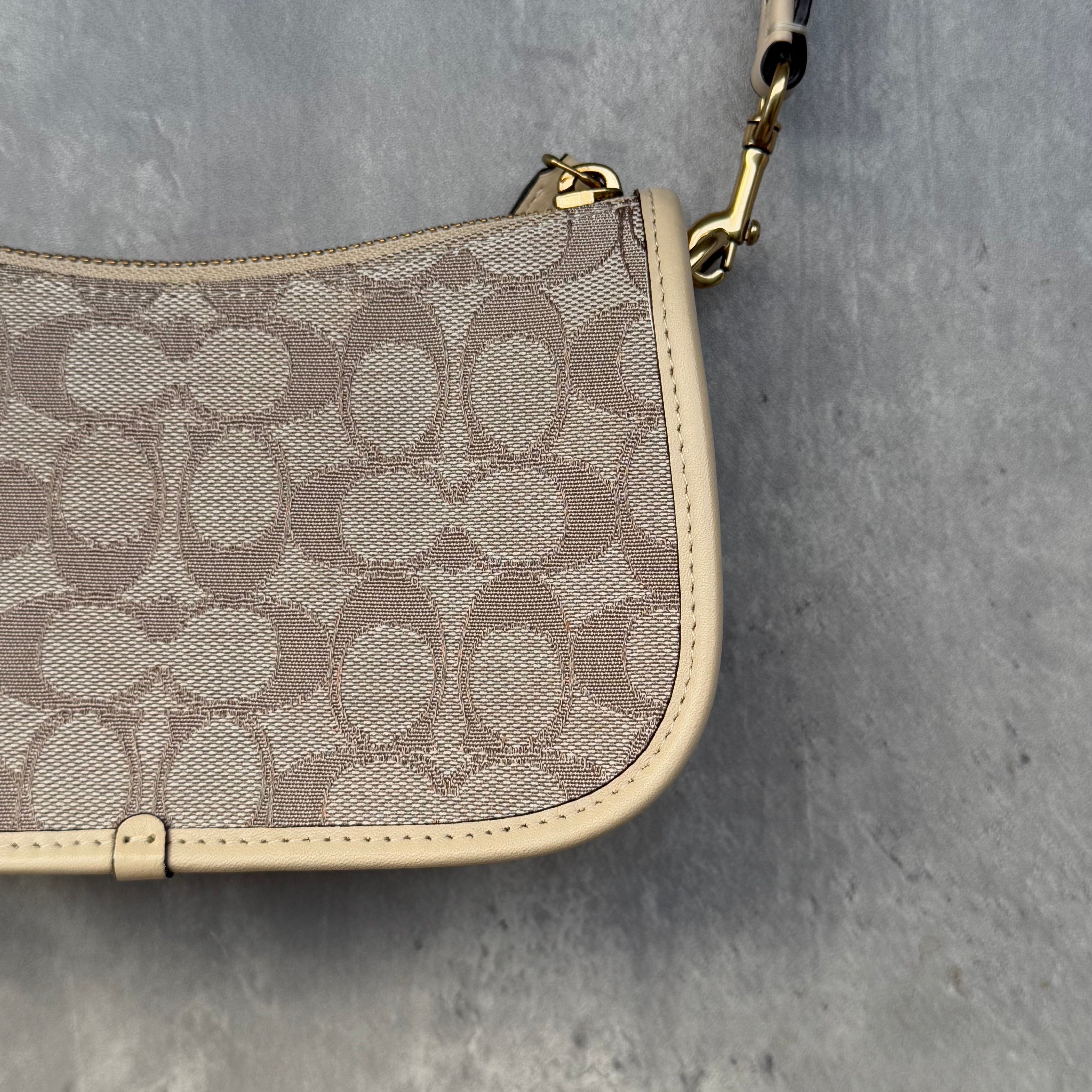 Coach Signature Swinger 20 Shoulder Bag Cream