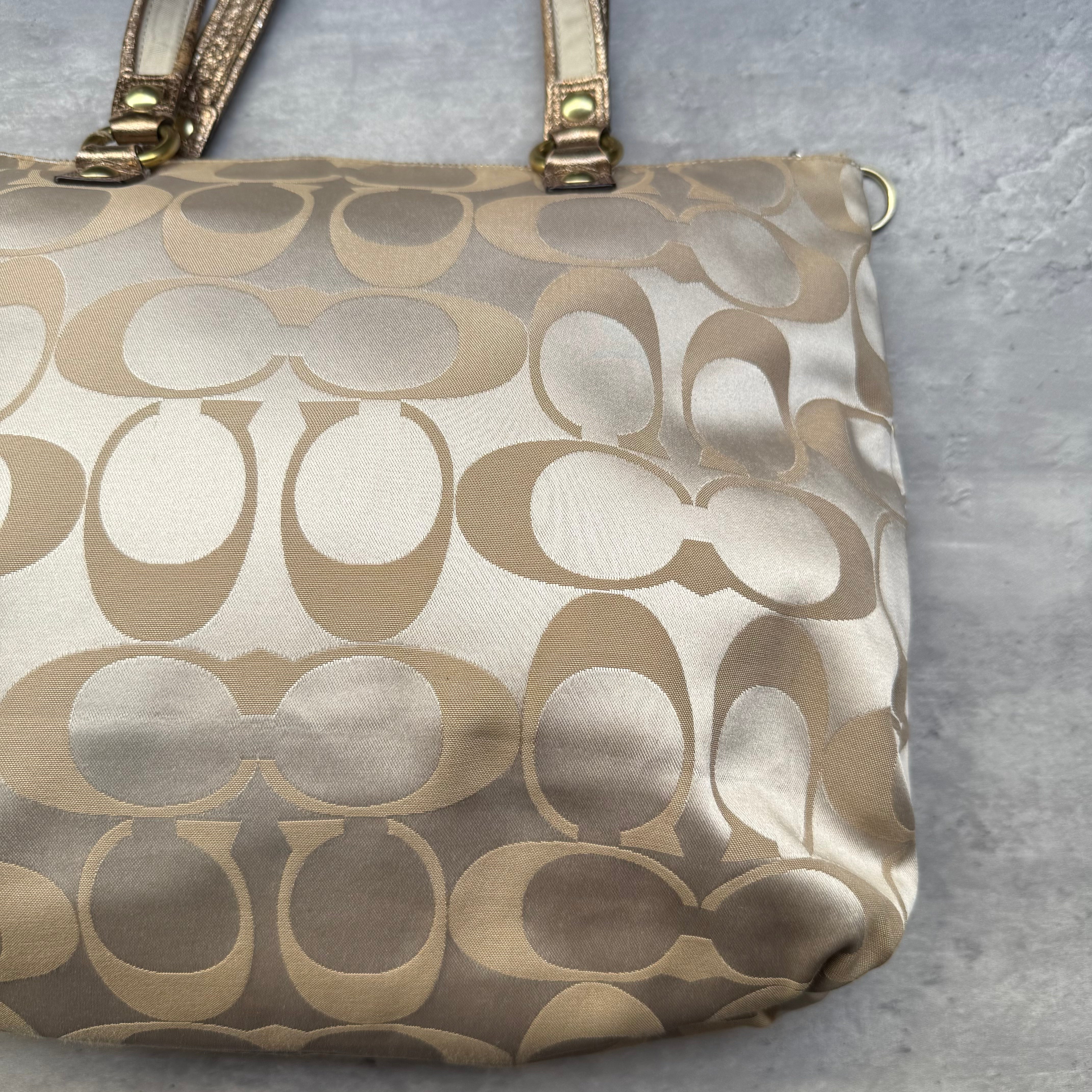 Coach Signature Daisy Poppy Tote Bag Gold/Beige