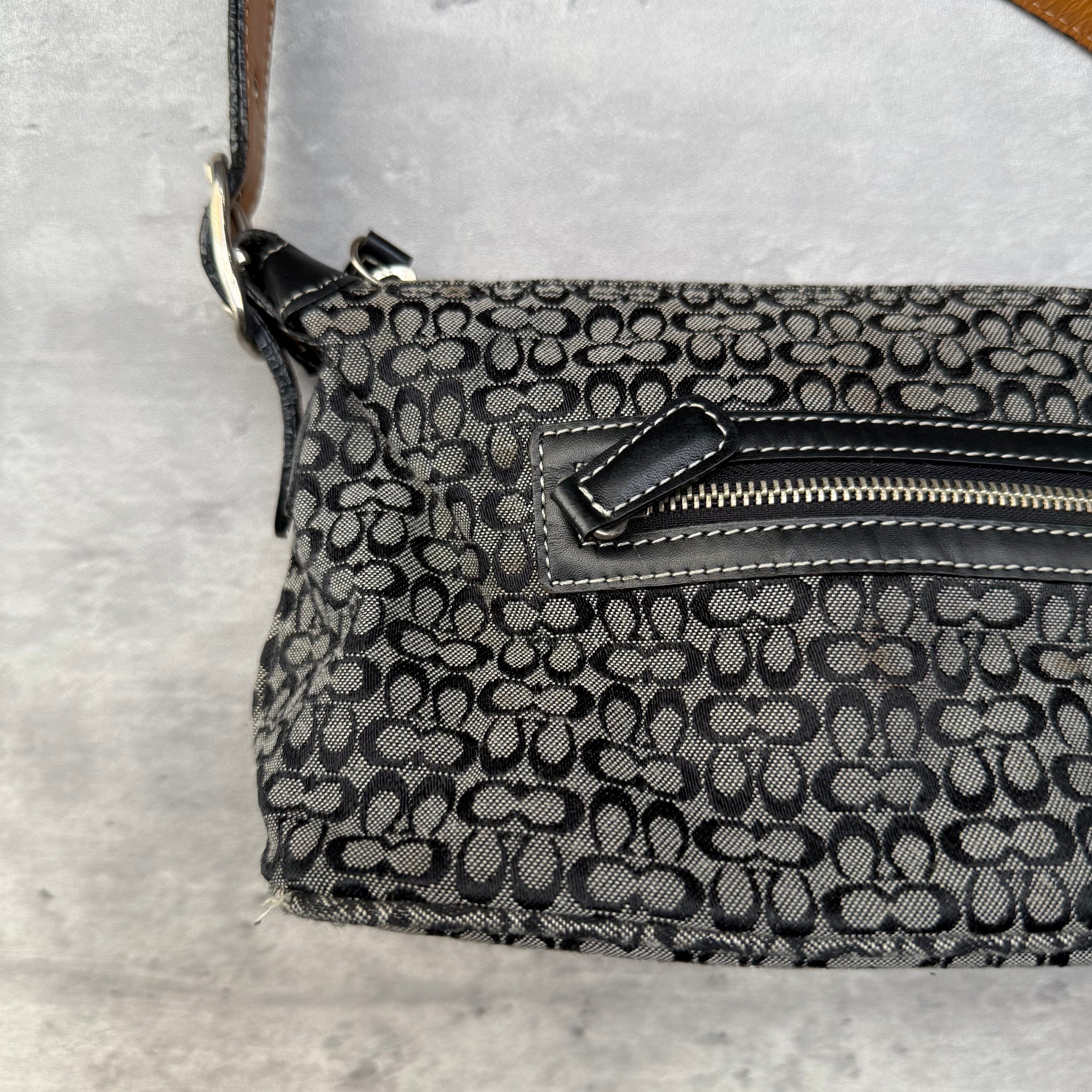 Coach Signature Hobo Shoulder Bag Grey/Black