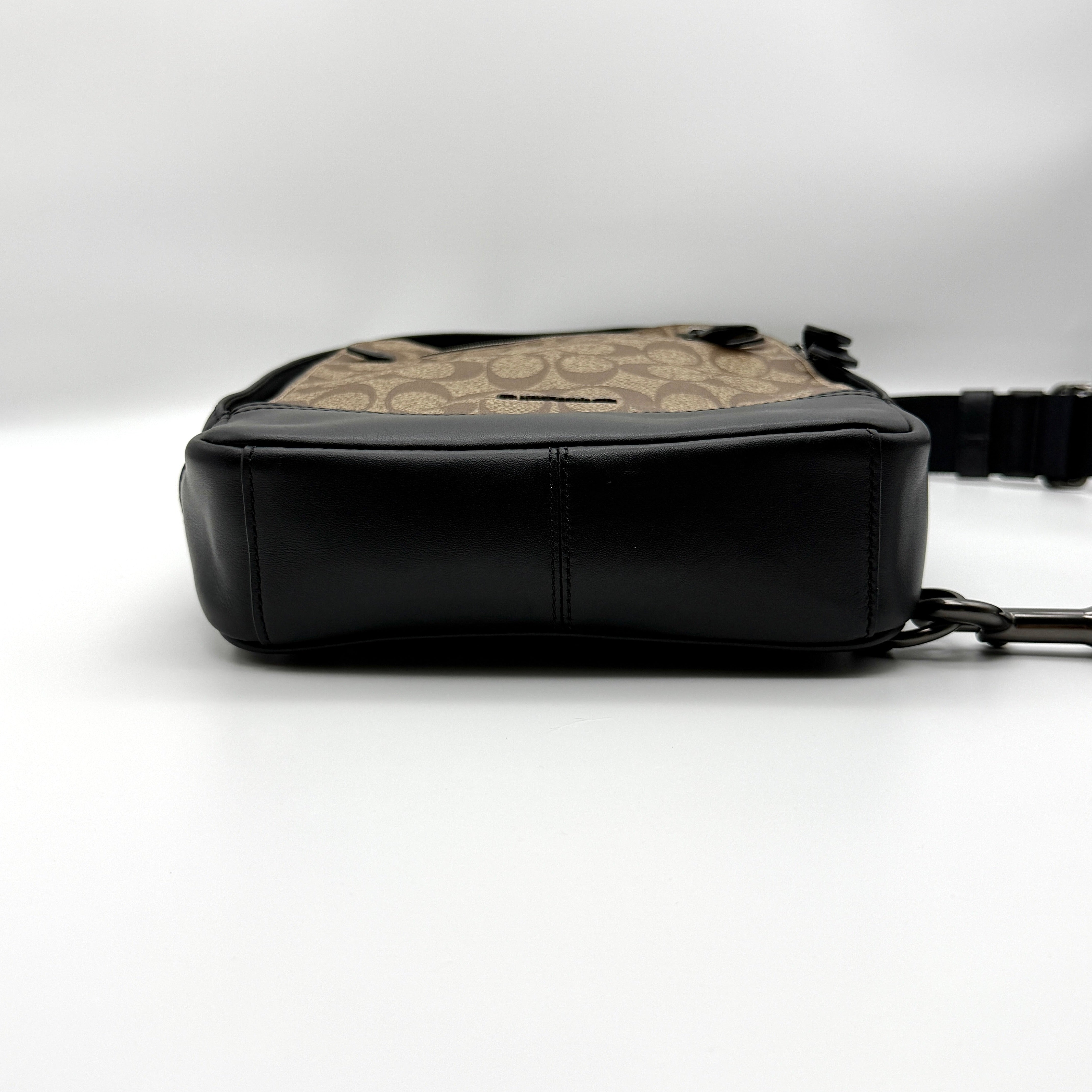 Coach Signature Graham Crossbody Bag Black/Beige