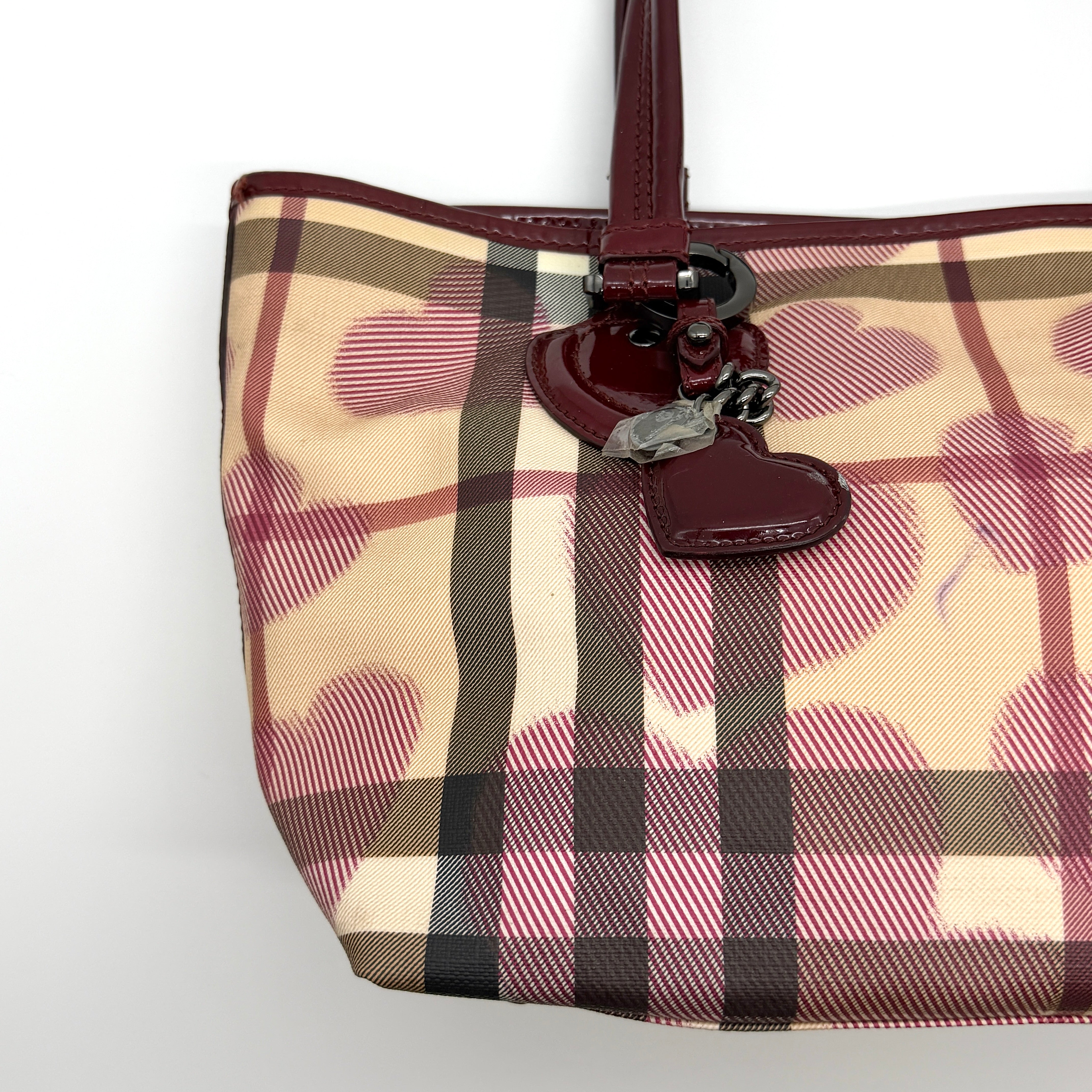 Burberry Nova Check Heart Shoulder Bag Beige