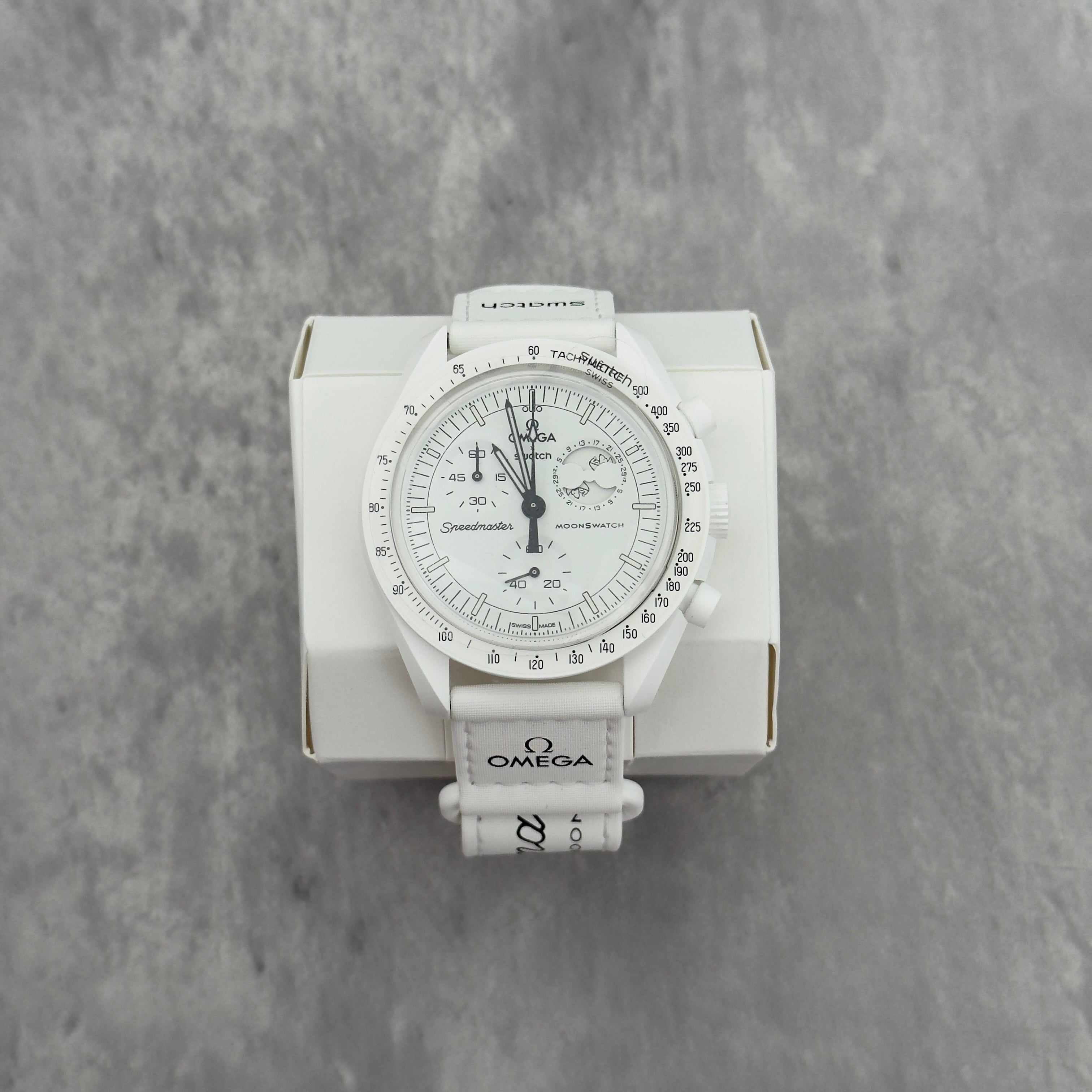 Swatch x Omega Snoopy Mission to the Moonphase Full Moon