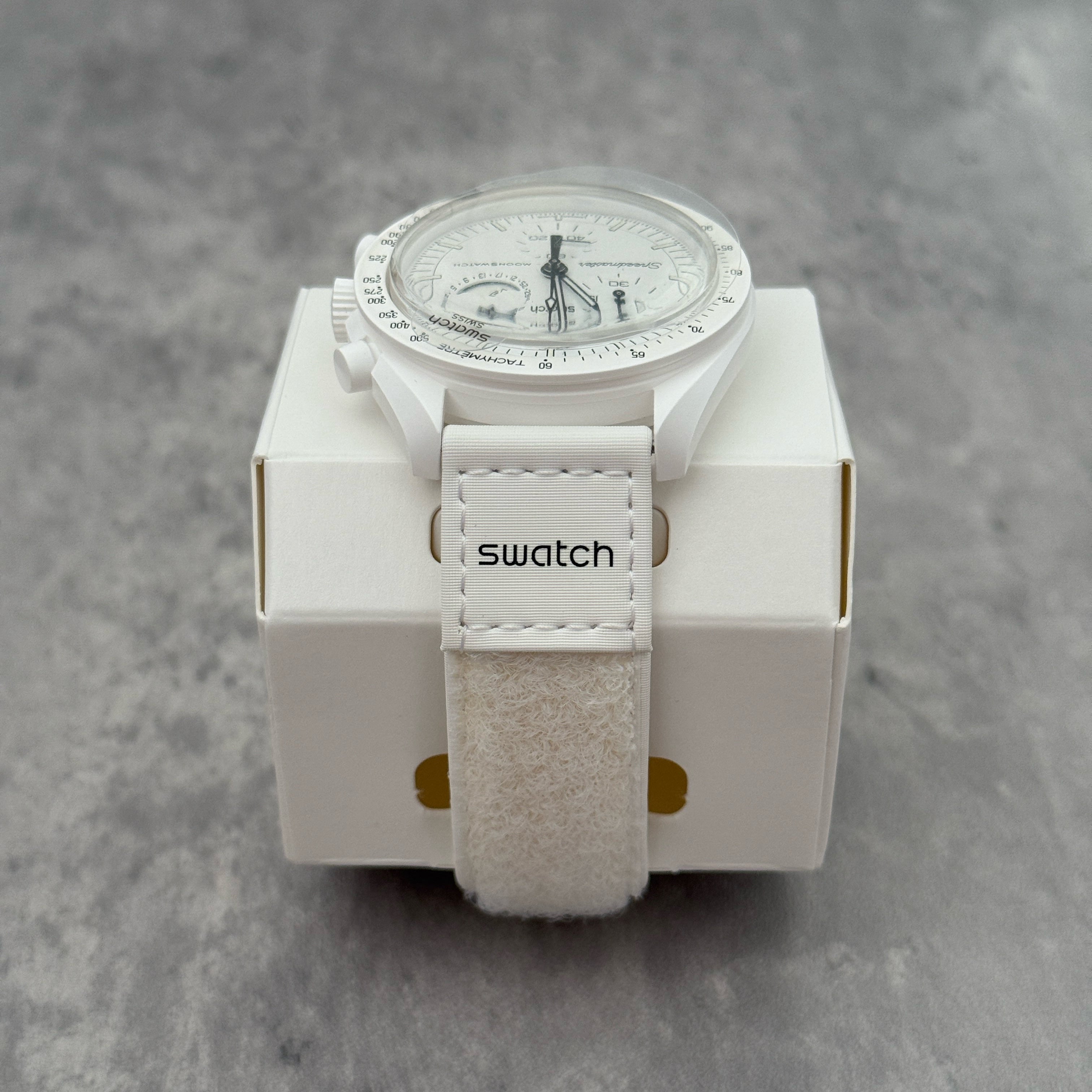 Swatch x Omega Snoopy Mission to the Moonphase Full Moon