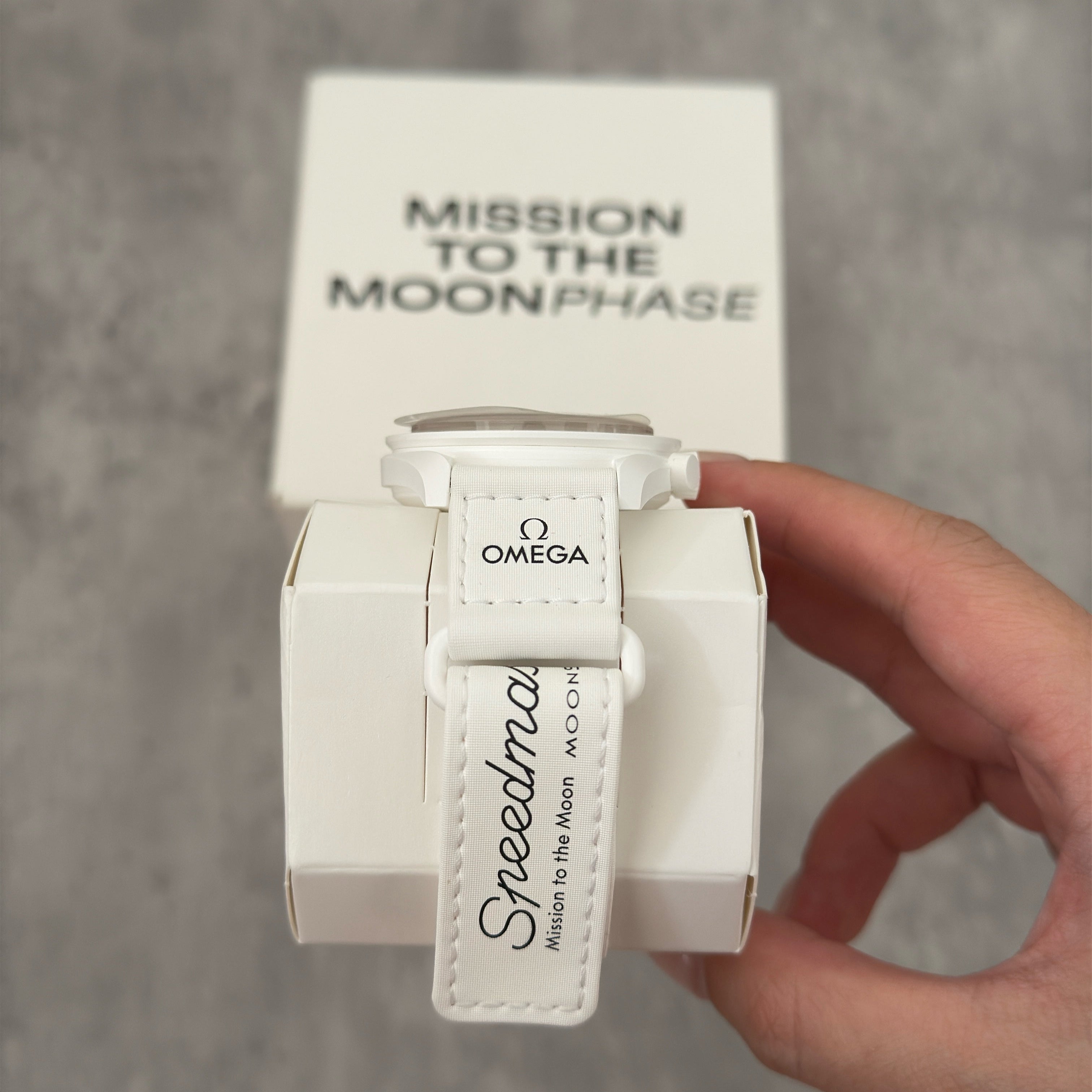 Swatch x Omega Snoopy Mission to the Moonphase Full Moon