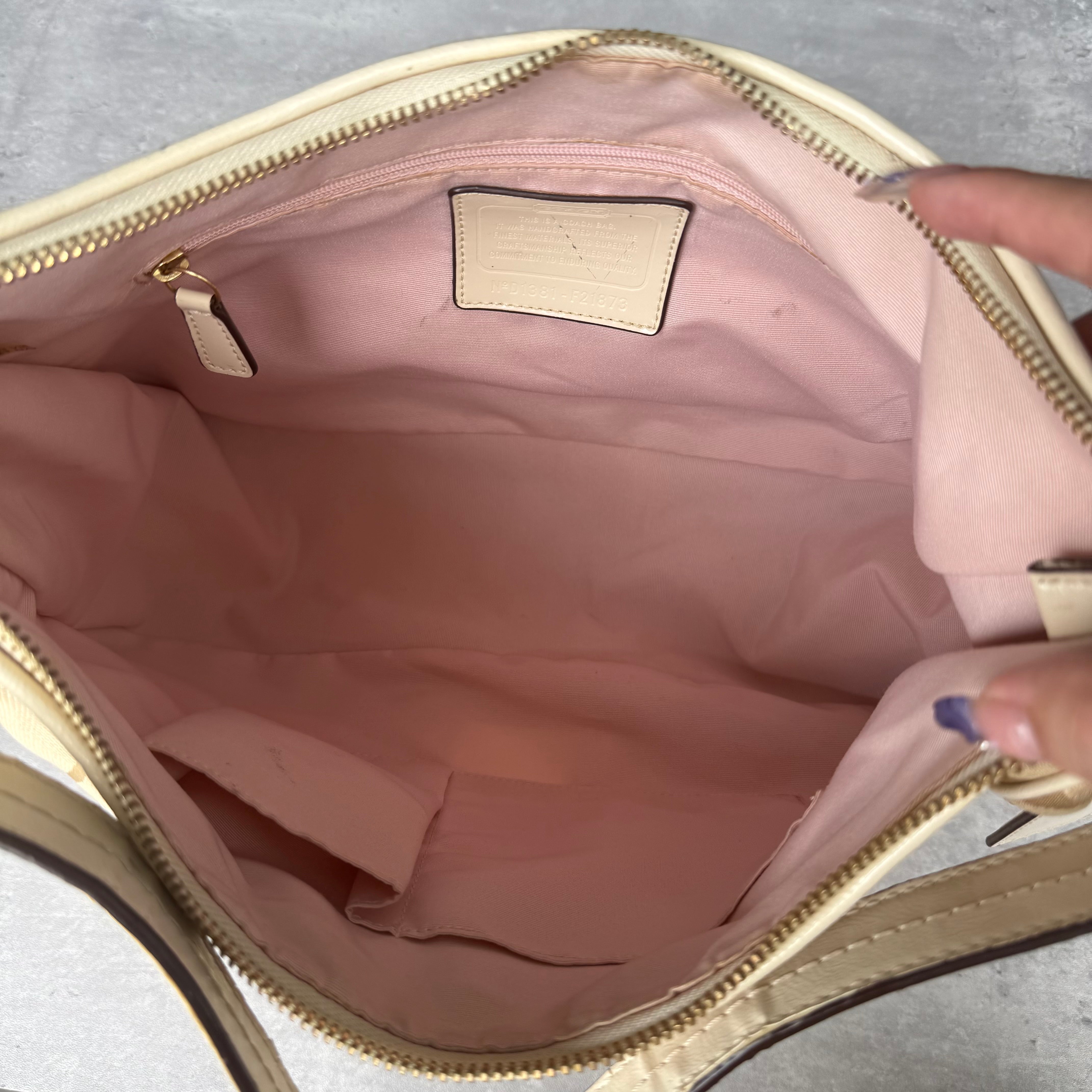 Coach 2Way Signature Stripe Large ShoulderBag Beige/White