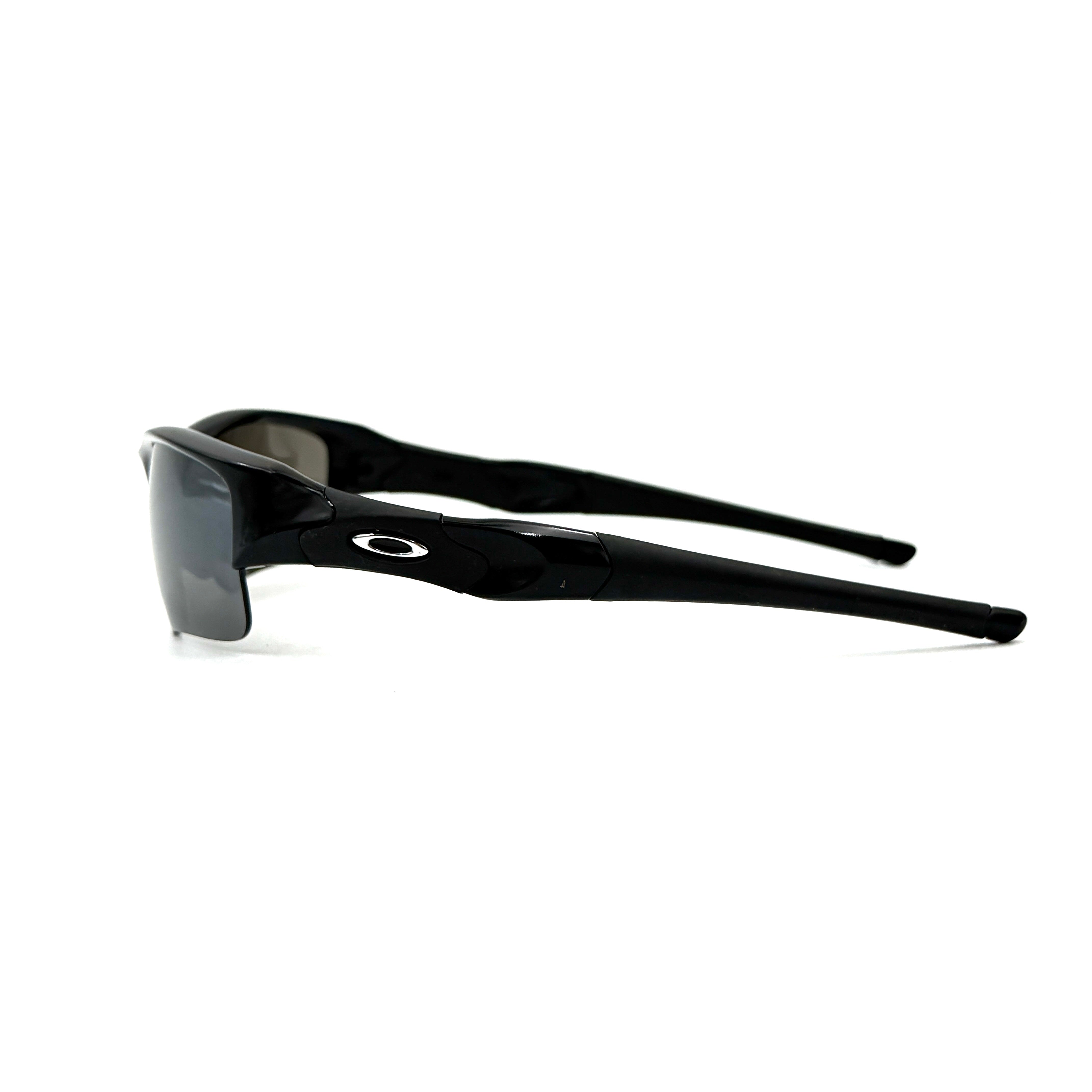 Oakley FLAK Jacket 03-915 sunglasses in black with grey lenses, shown with original zip case.