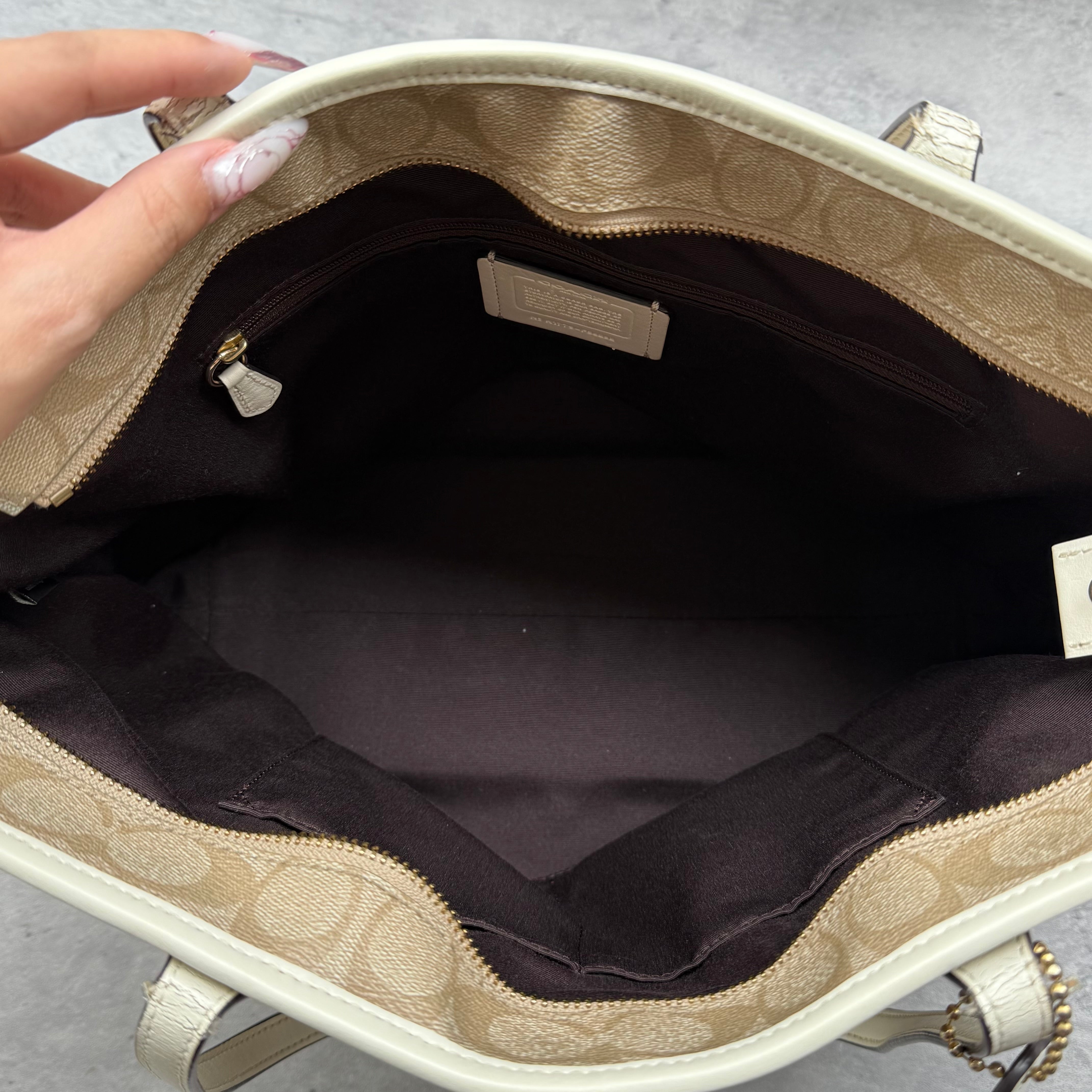 Coach Signature Canvas City Tote Bag Beige/White