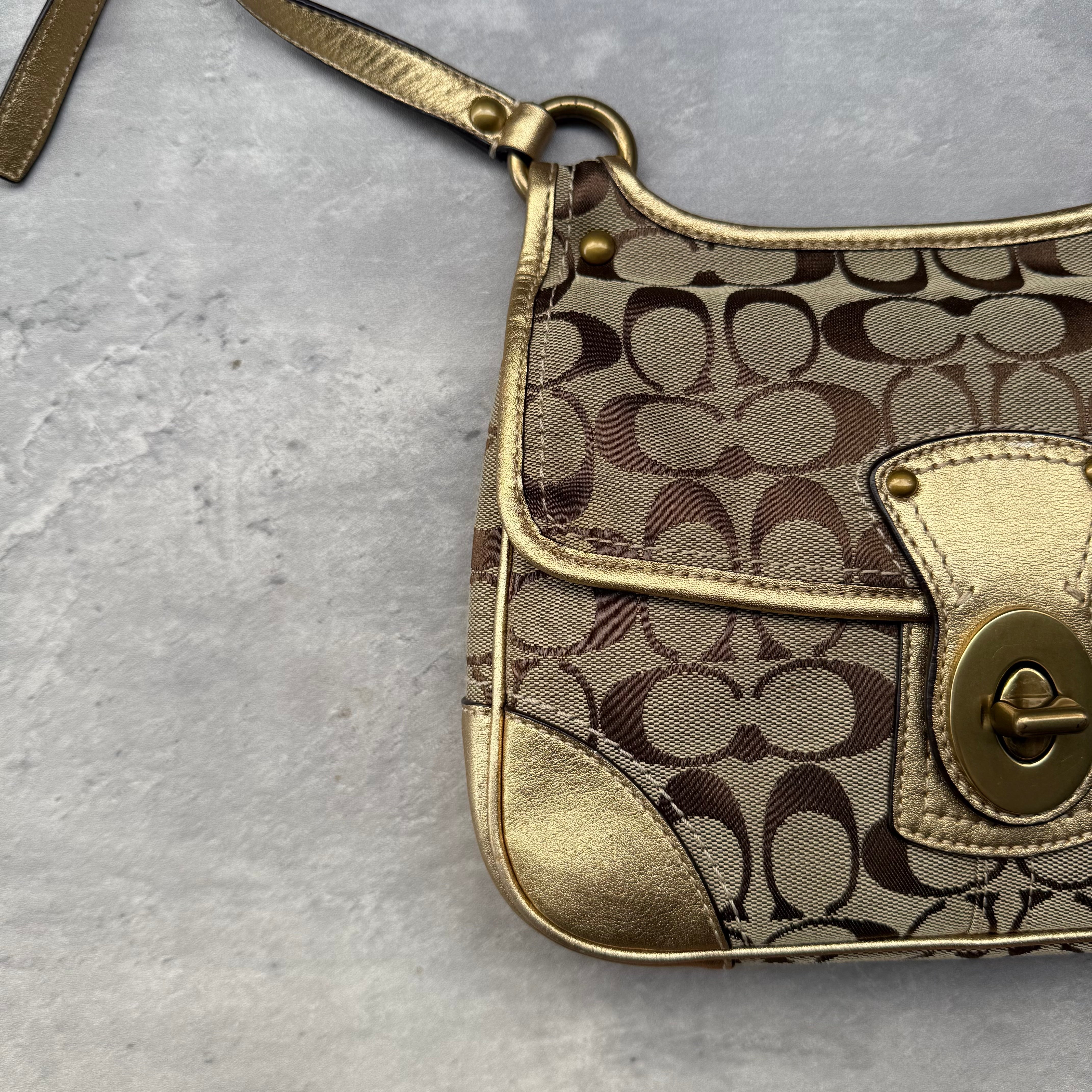 Coach Signature Turnlock Crossbody Bag Beige/Gold