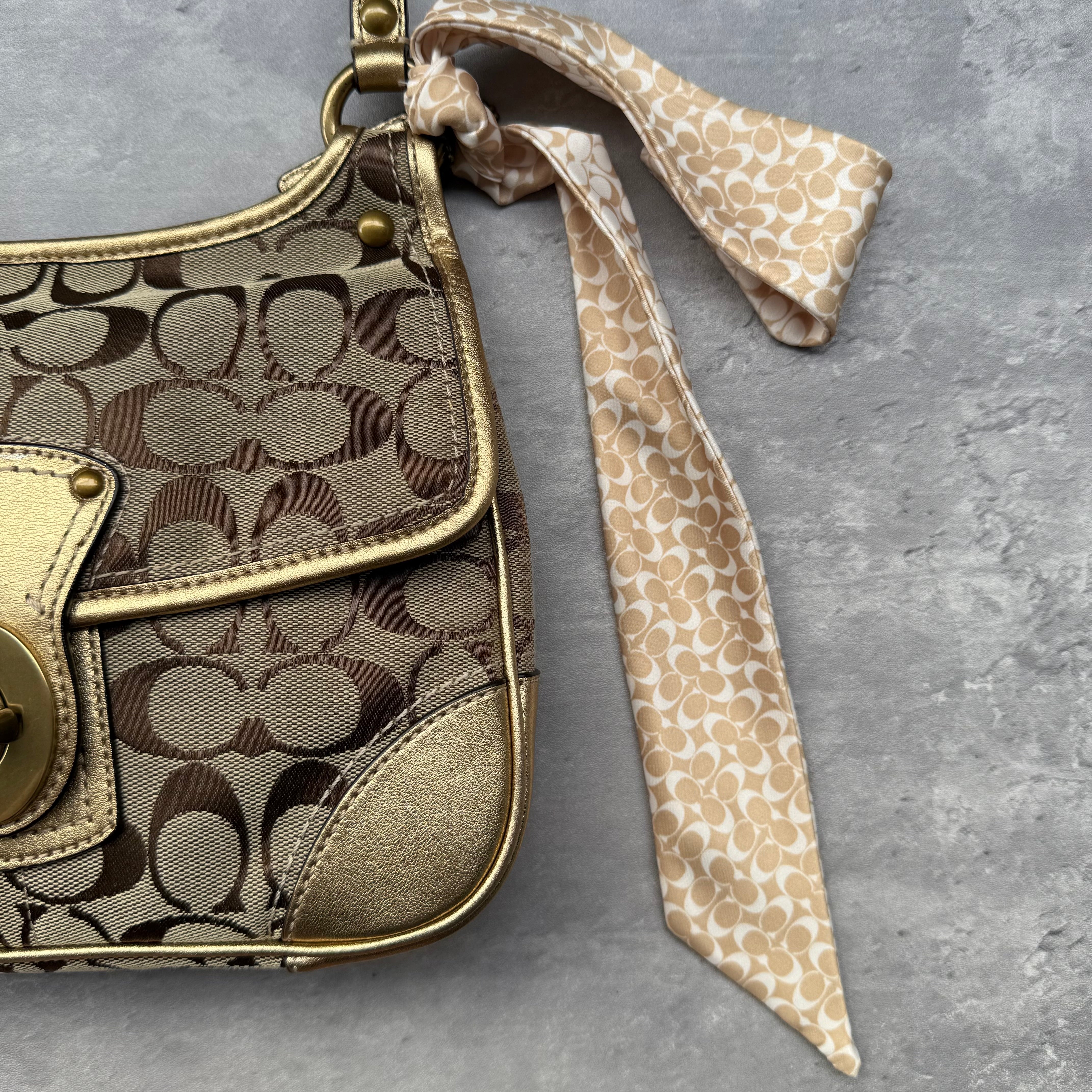 Coach Signature Turnlock Crossbody Bag Beige/Gold