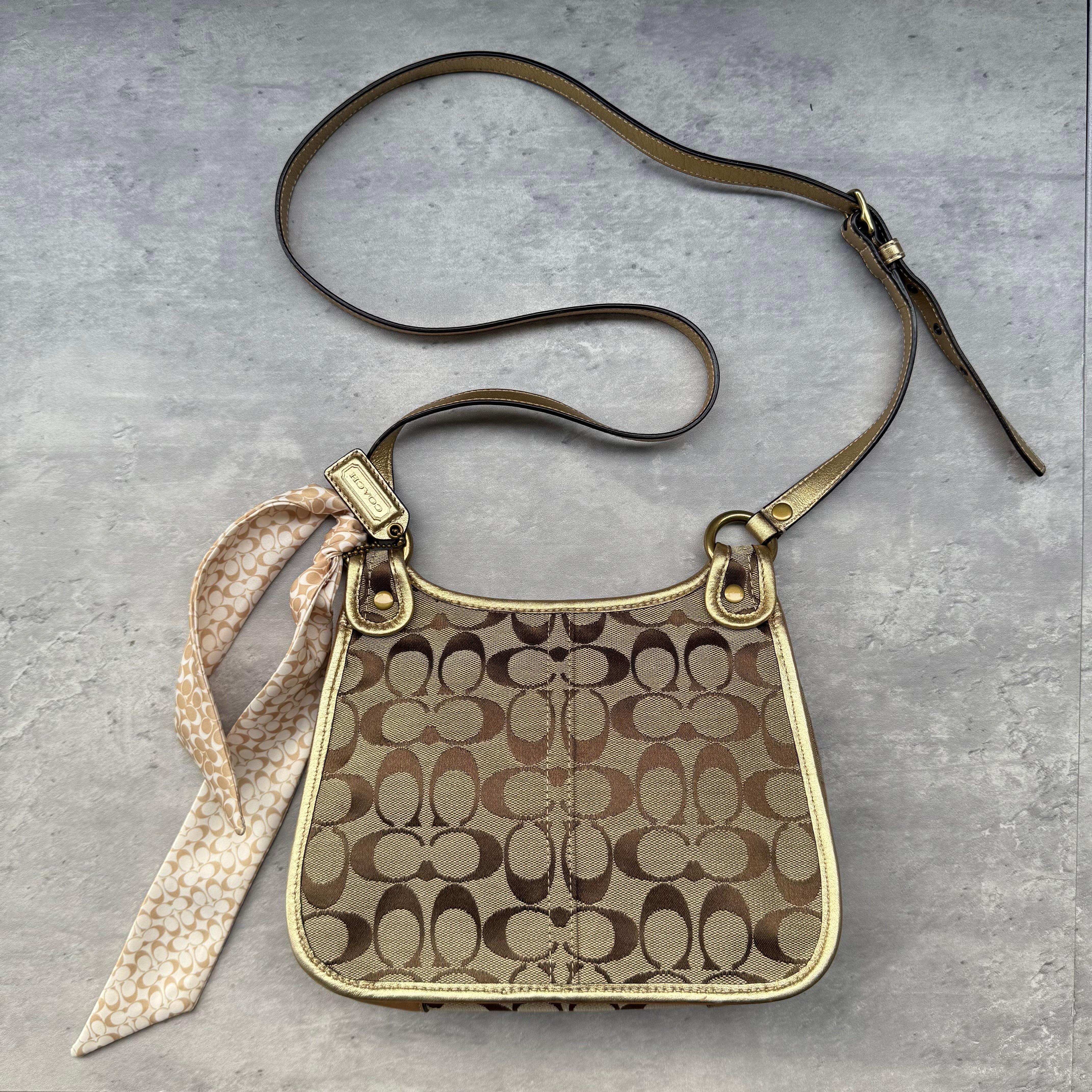 Coach Signature Turnlock Crossbody Bag Beige/Gold