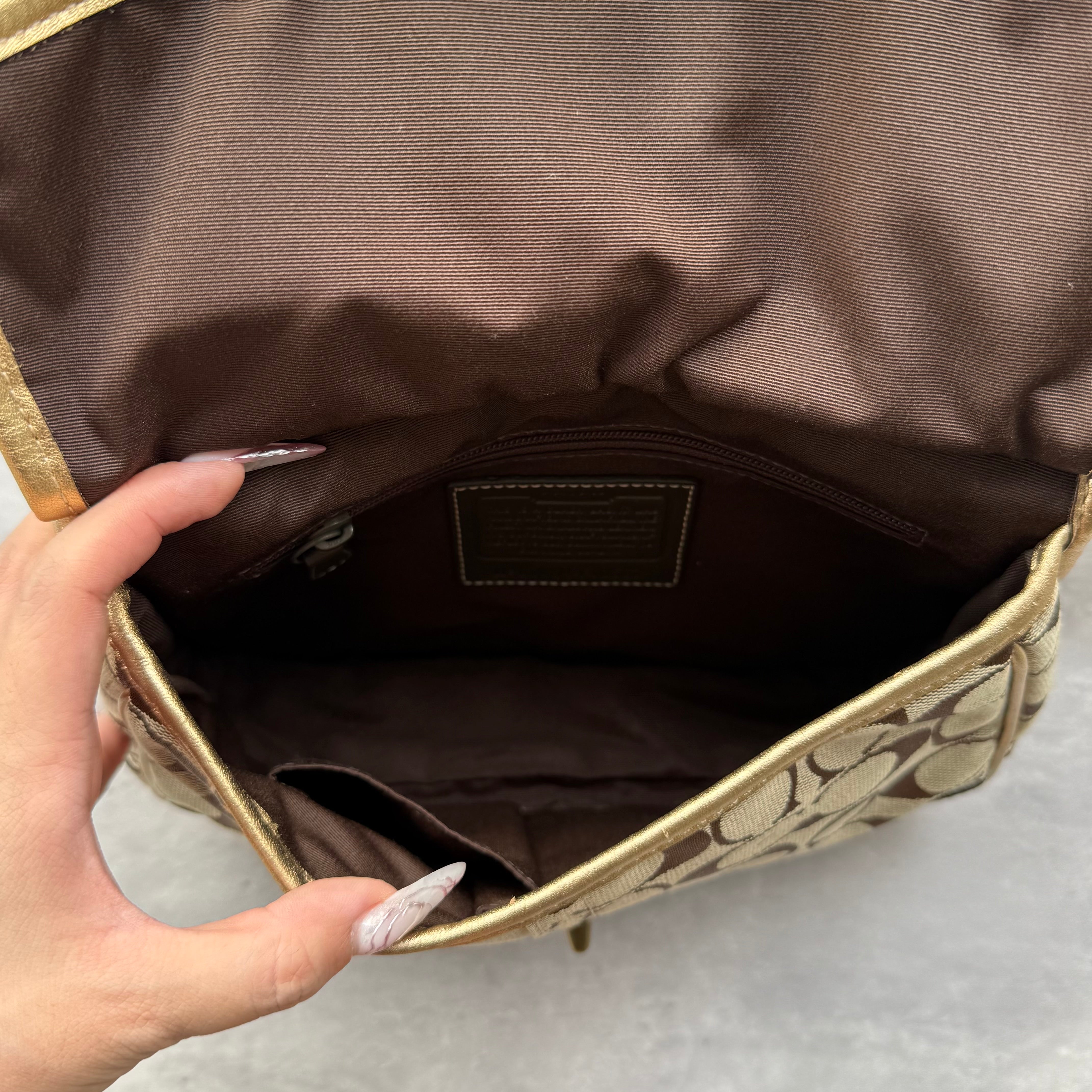 Coach Signature Turnlock Crossbody Bag Beige/Gold