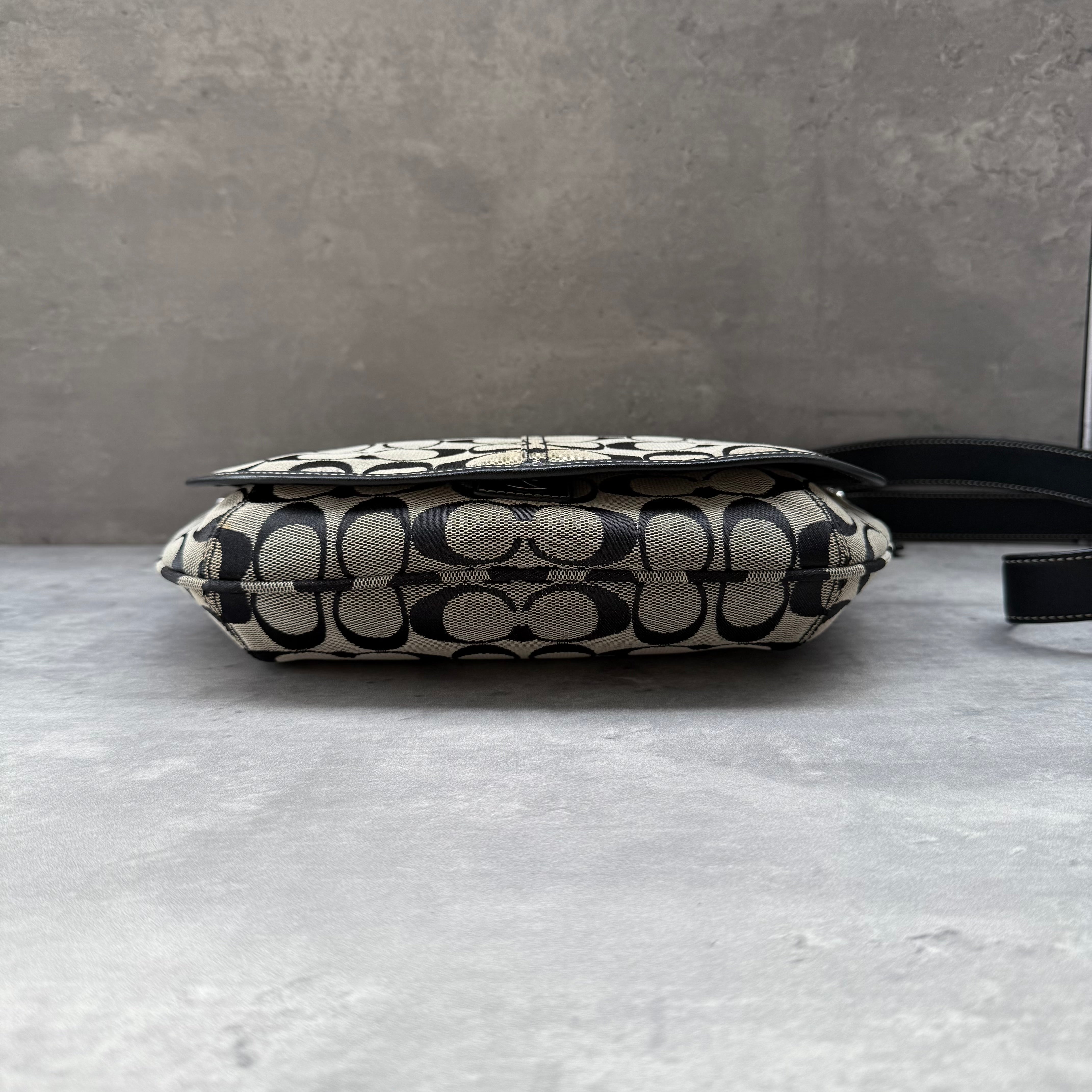 Coach Signature Canvas Crossbody Bag Black/Grey