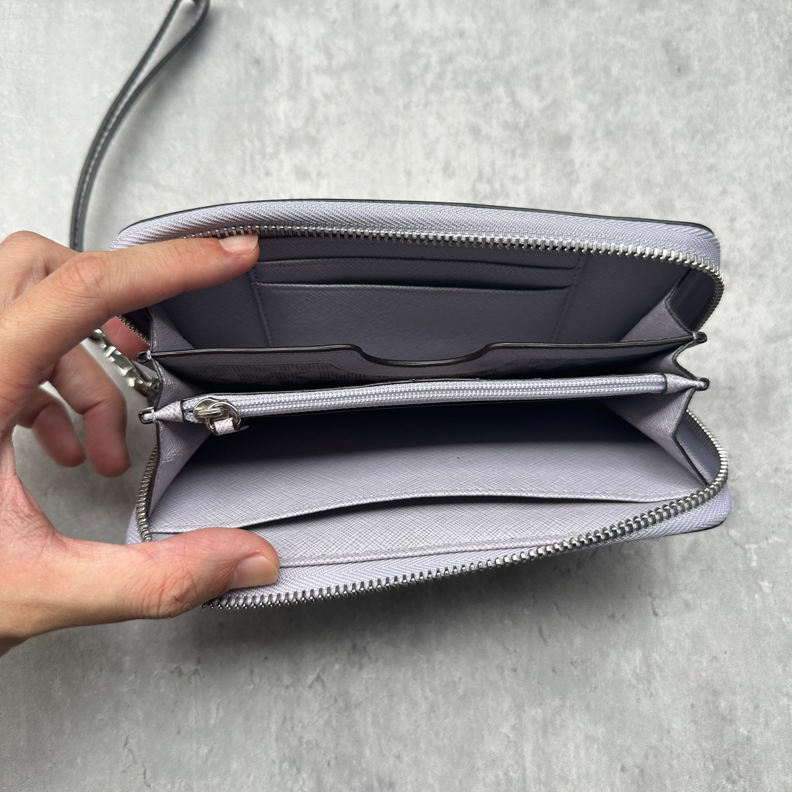 Michael Kors Jet Set Travel Wristlet Wallet in saffiano leather with zip closure and detachable strap