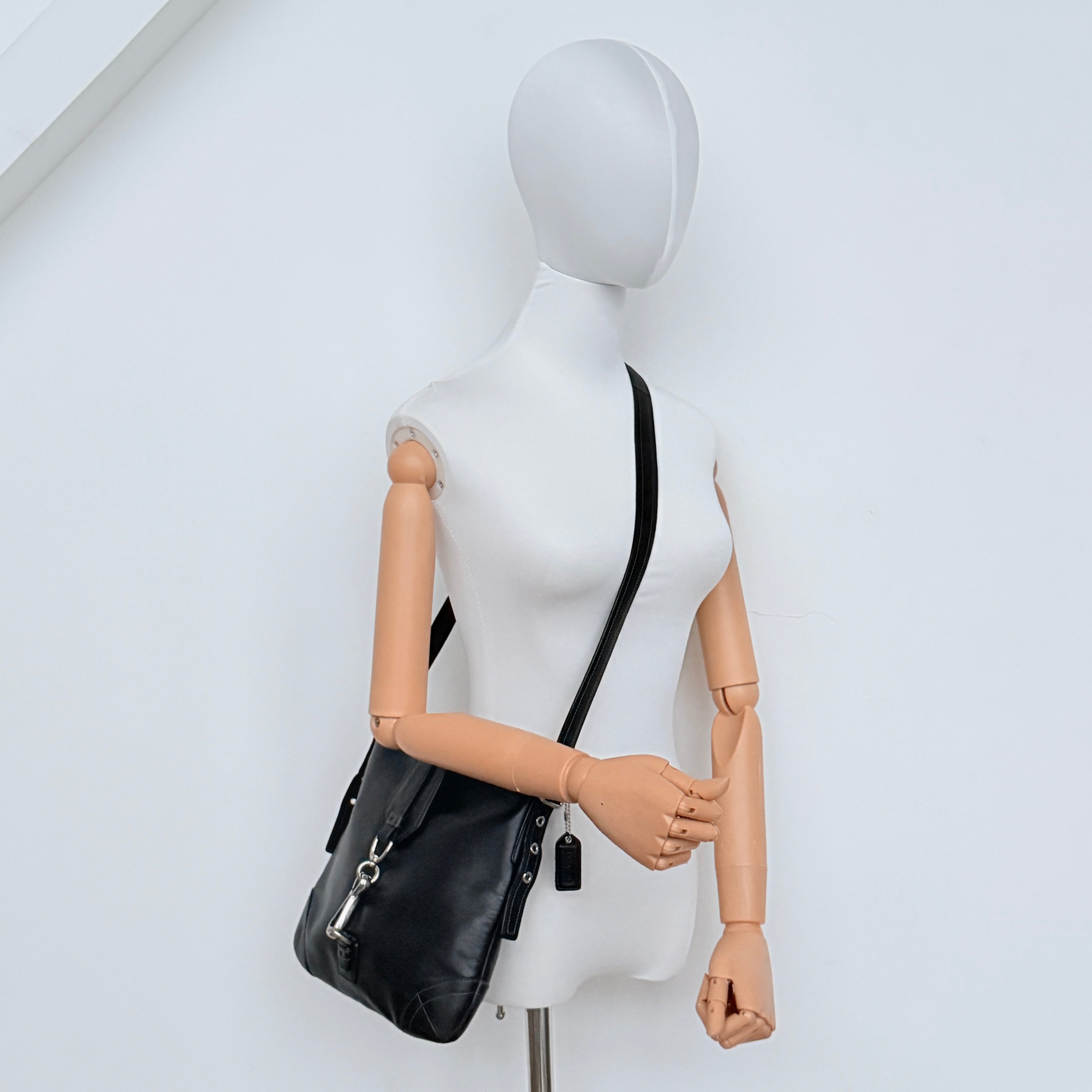 Coach Hamptons Hobo Clip Crossbody Bag Black