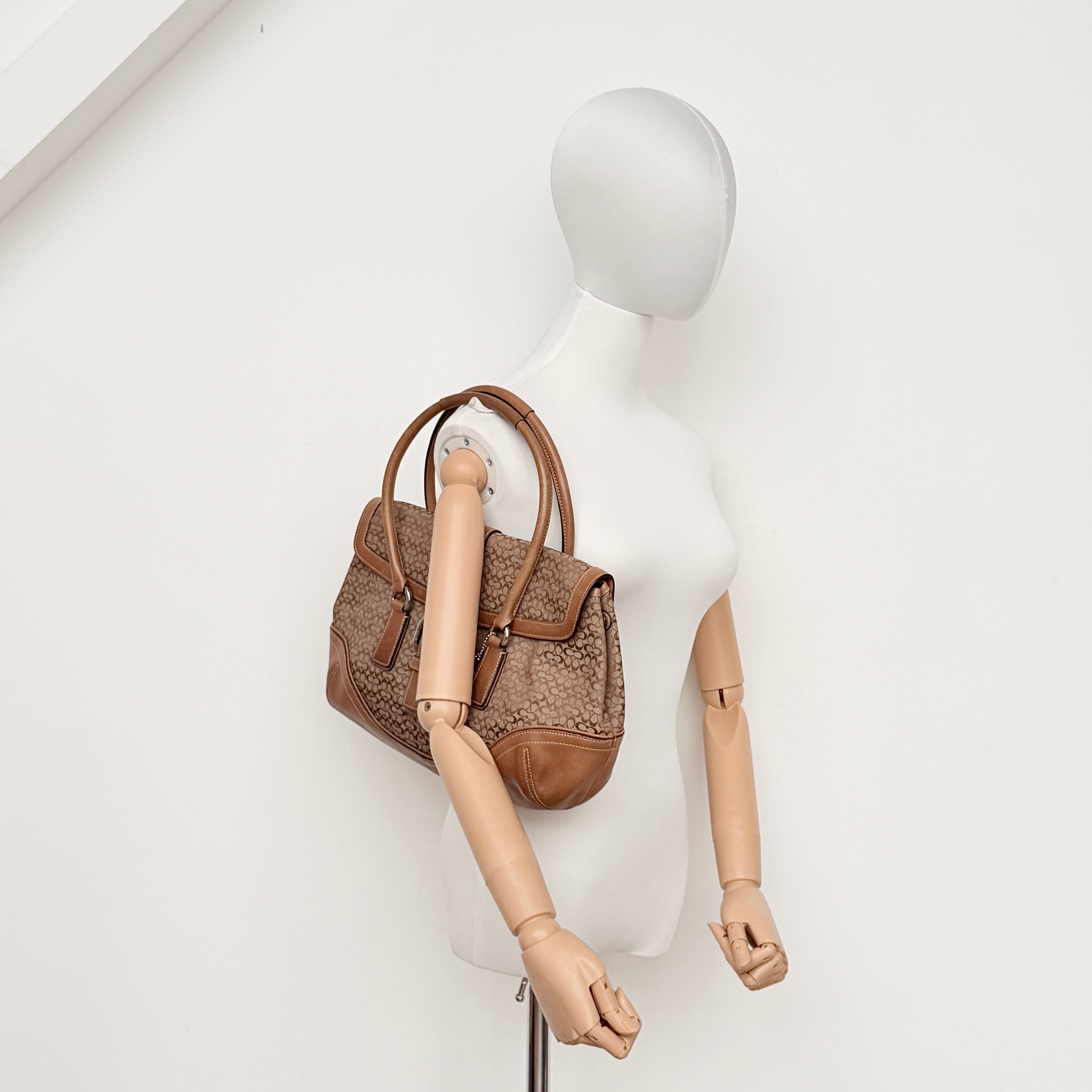 Coach Y2K Signature Soho Shoulder Bag Beige/Tan