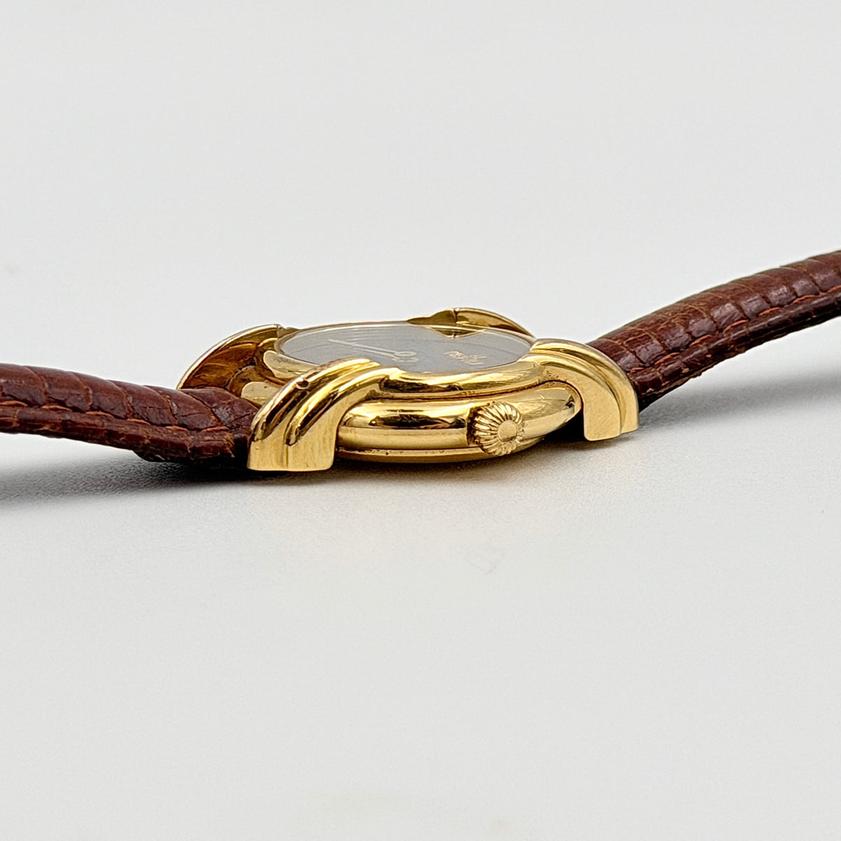 Fendi 350L Orologi Quartz Watch in gold with brown leather strap, displayed with original box and booklet.