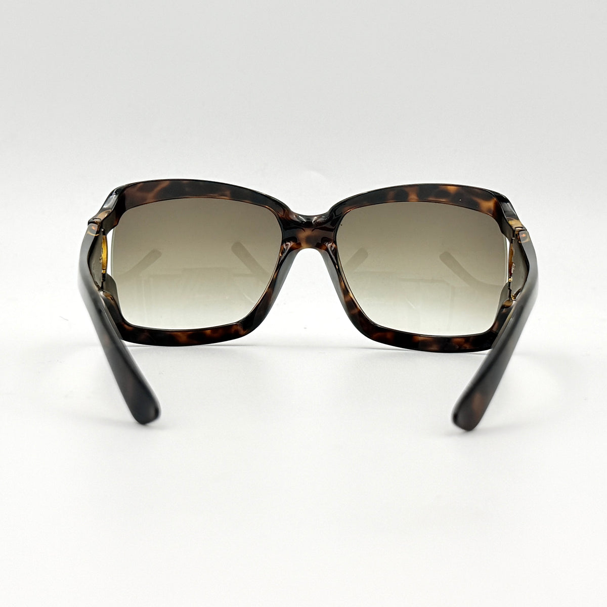 Gucci Interlocking G GG2598/S sunglasses with square tortoiseshell acetate frame and gold-tone logo detail.