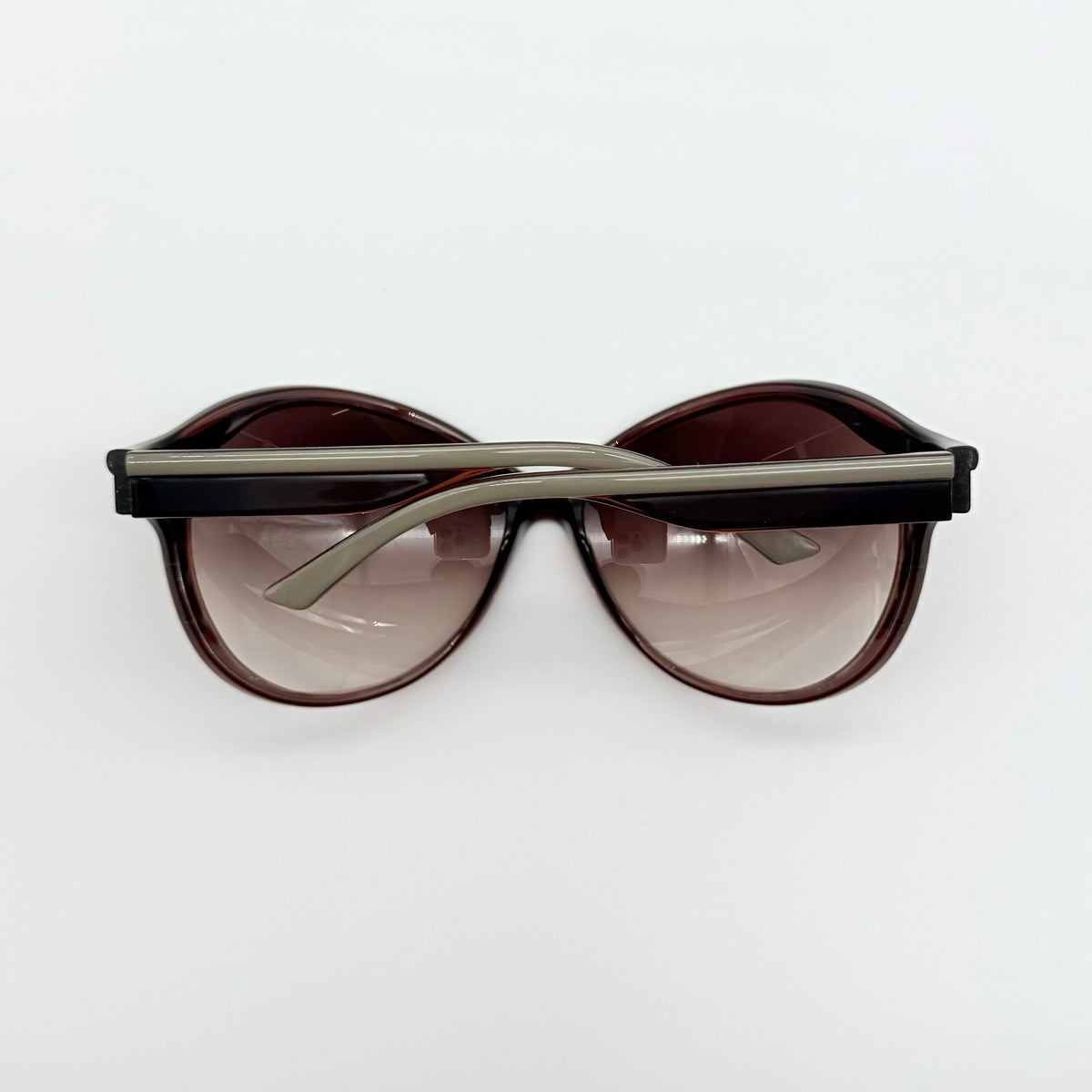 Diesel DS0094 sunglasses in gradient brown with oversized round lenses, shown with branded case and cleaning cloth.