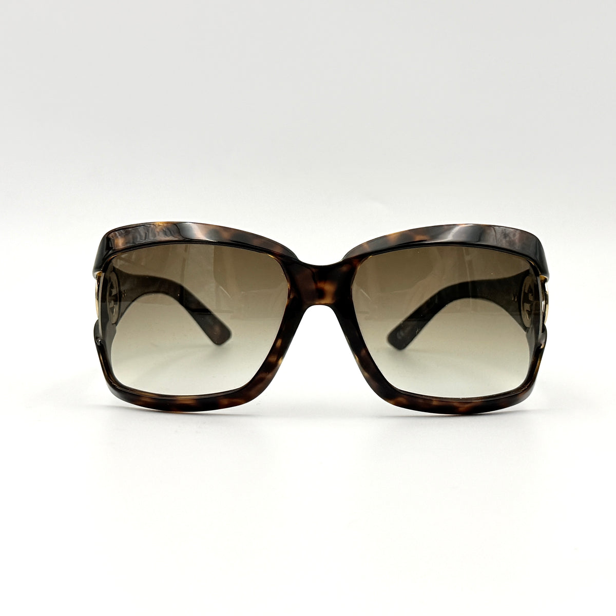 Gucci Interlocking G GG2598/S sunglasses with square tortoiseshell acetate frame and gold-tone logo detail.