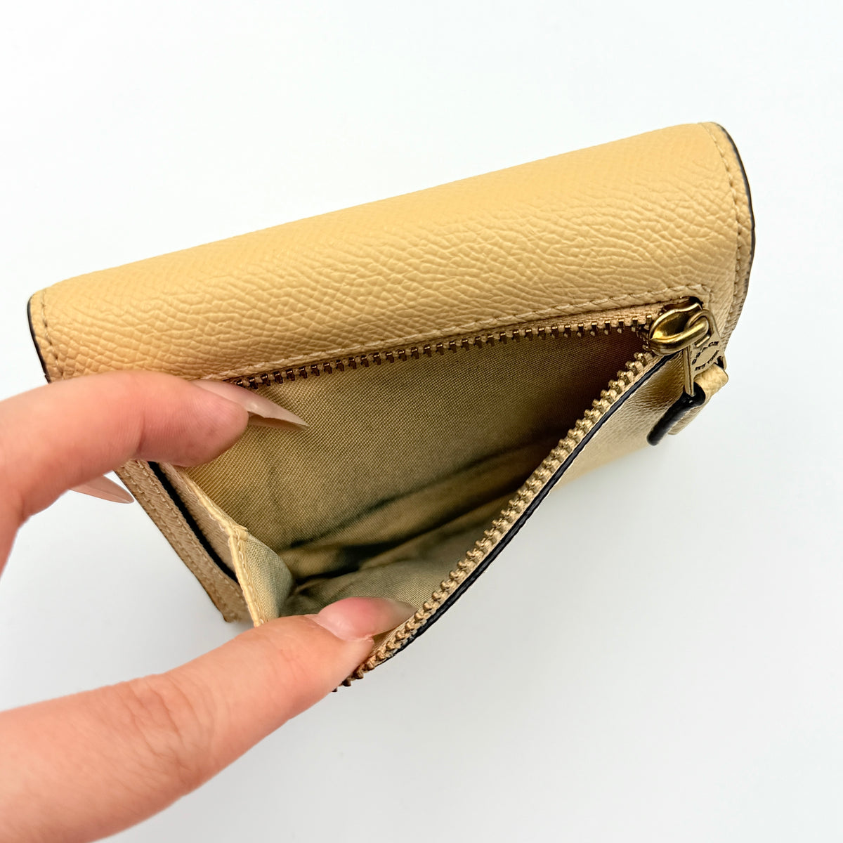 Coach Wyn Small Wallet Yellow