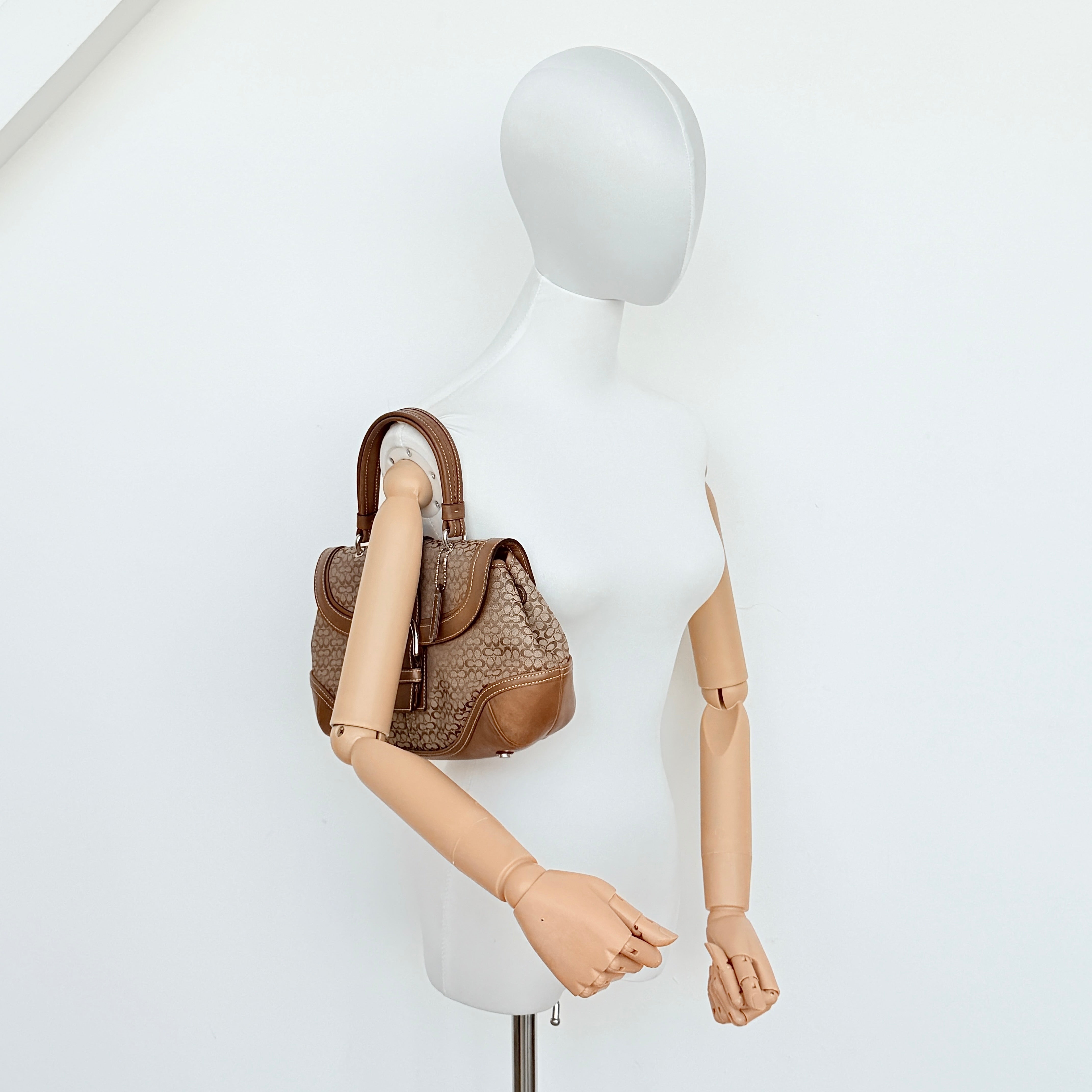 Coach Y2K Signature Soho Shoulder Bag Beige/Tan