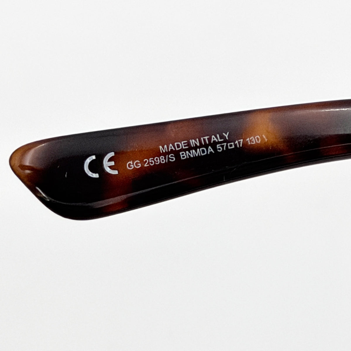 Gucci Interlocking G GG2598/S sunglasses with square tortoiseshell acetate frame and gold-tone logo detail.