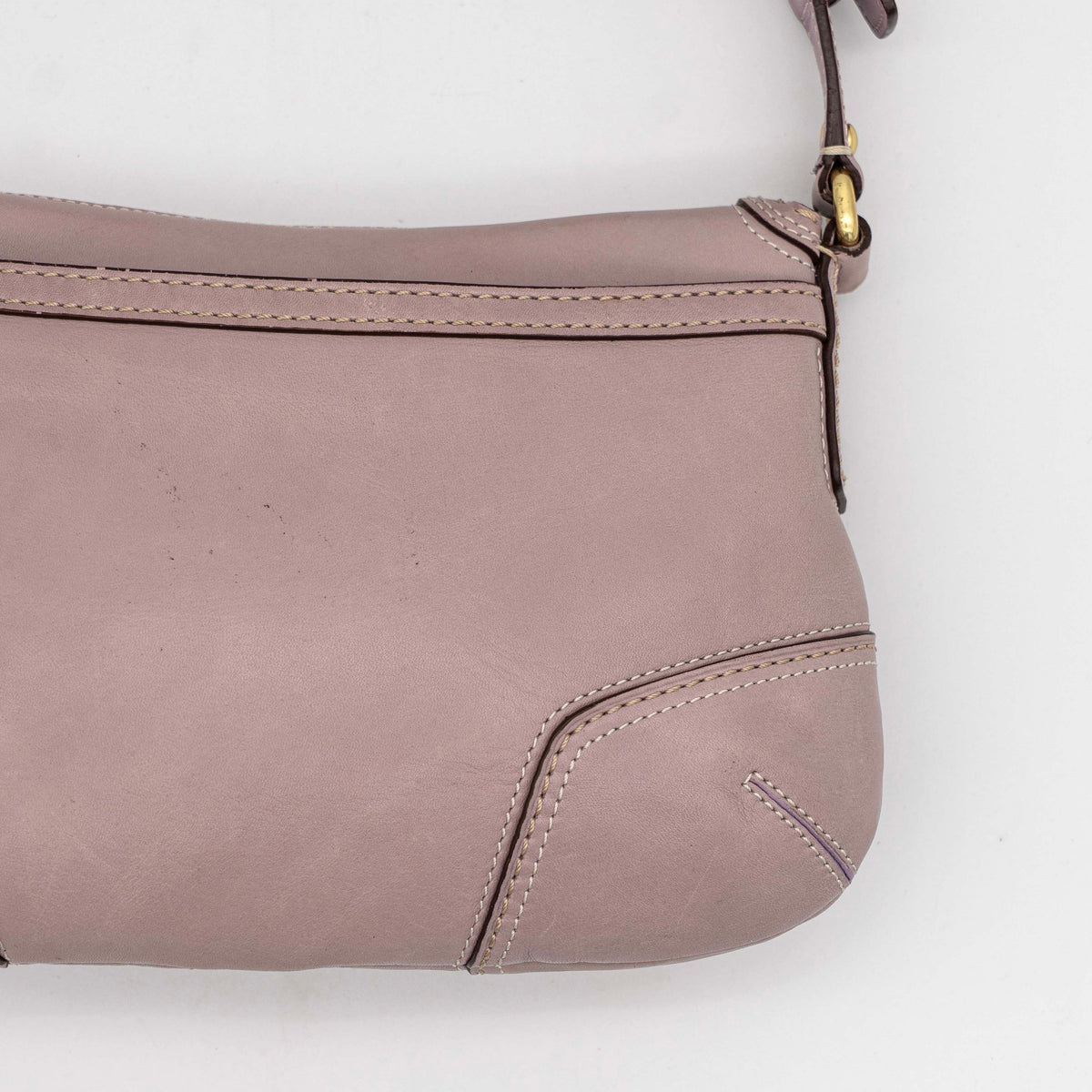 Coach Hamptons Turnlock Shoulder Bag in lilac purple leather with gold-tone hardware and contrast stitching, shown from the front.