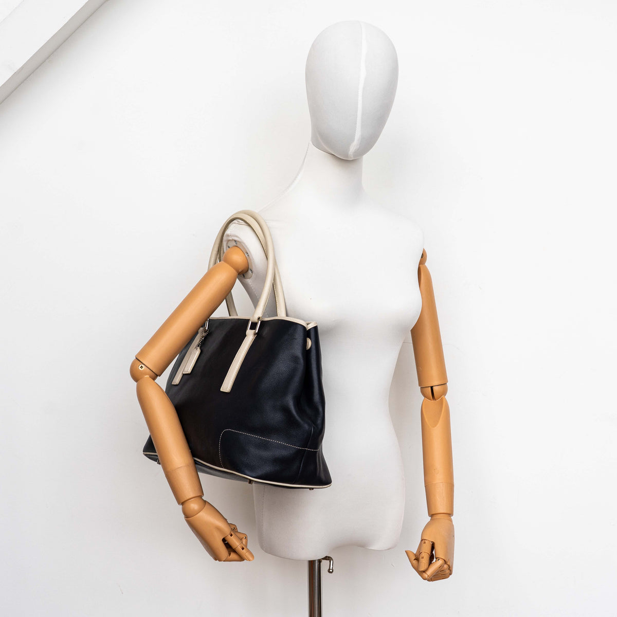 Coach Hampton Leather Shoulder Bag Navy Blue/Ivory